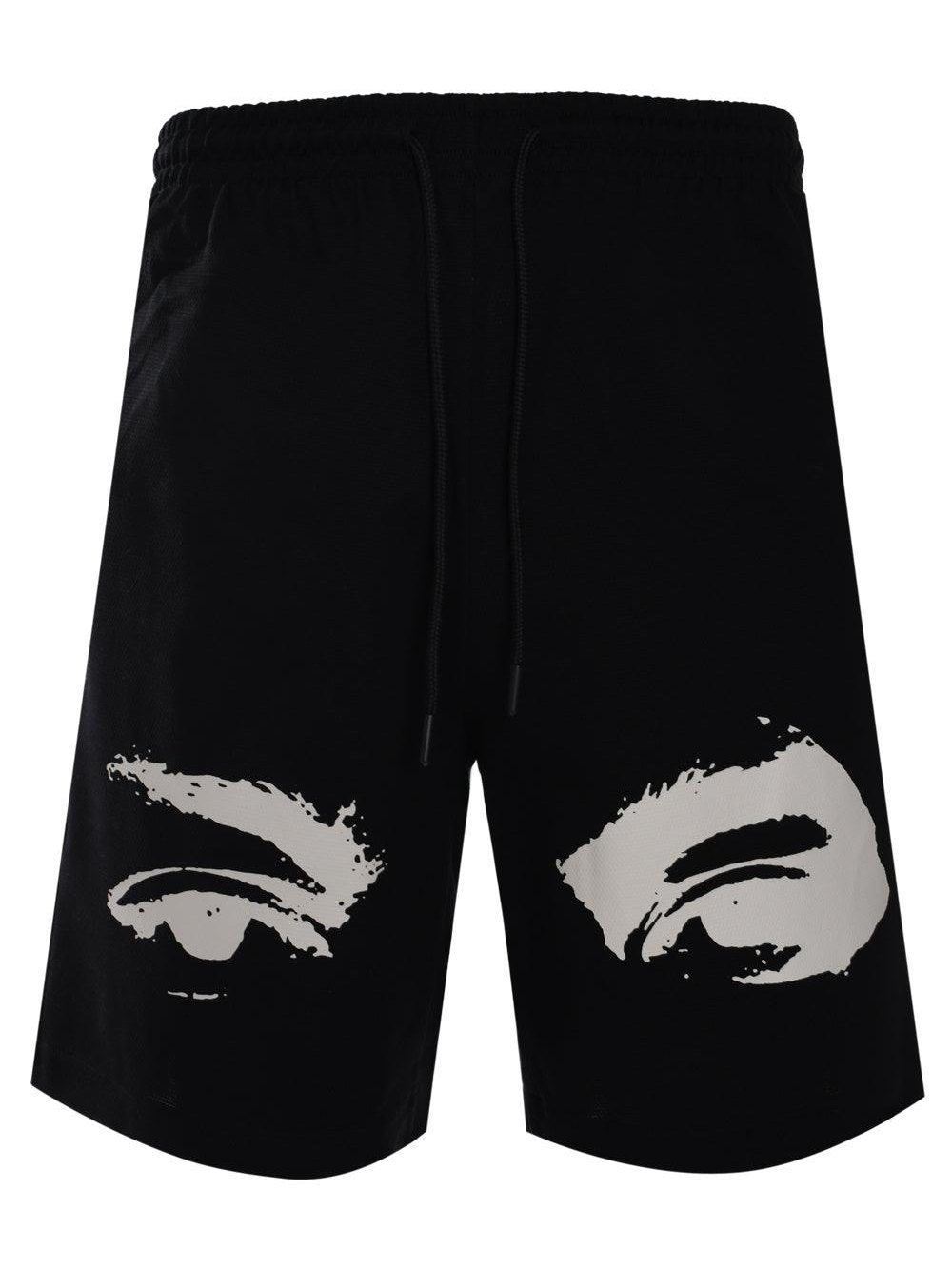 Pique short watching