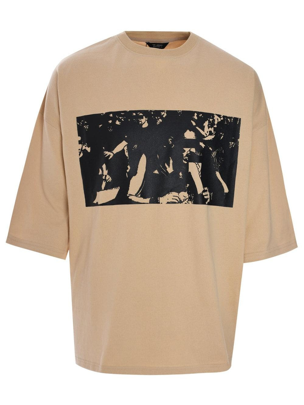 Box fit tee crowd