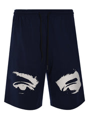 Pique short watching