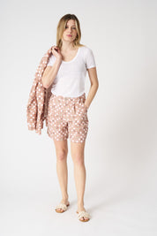 Modern Motif Short with Pinces