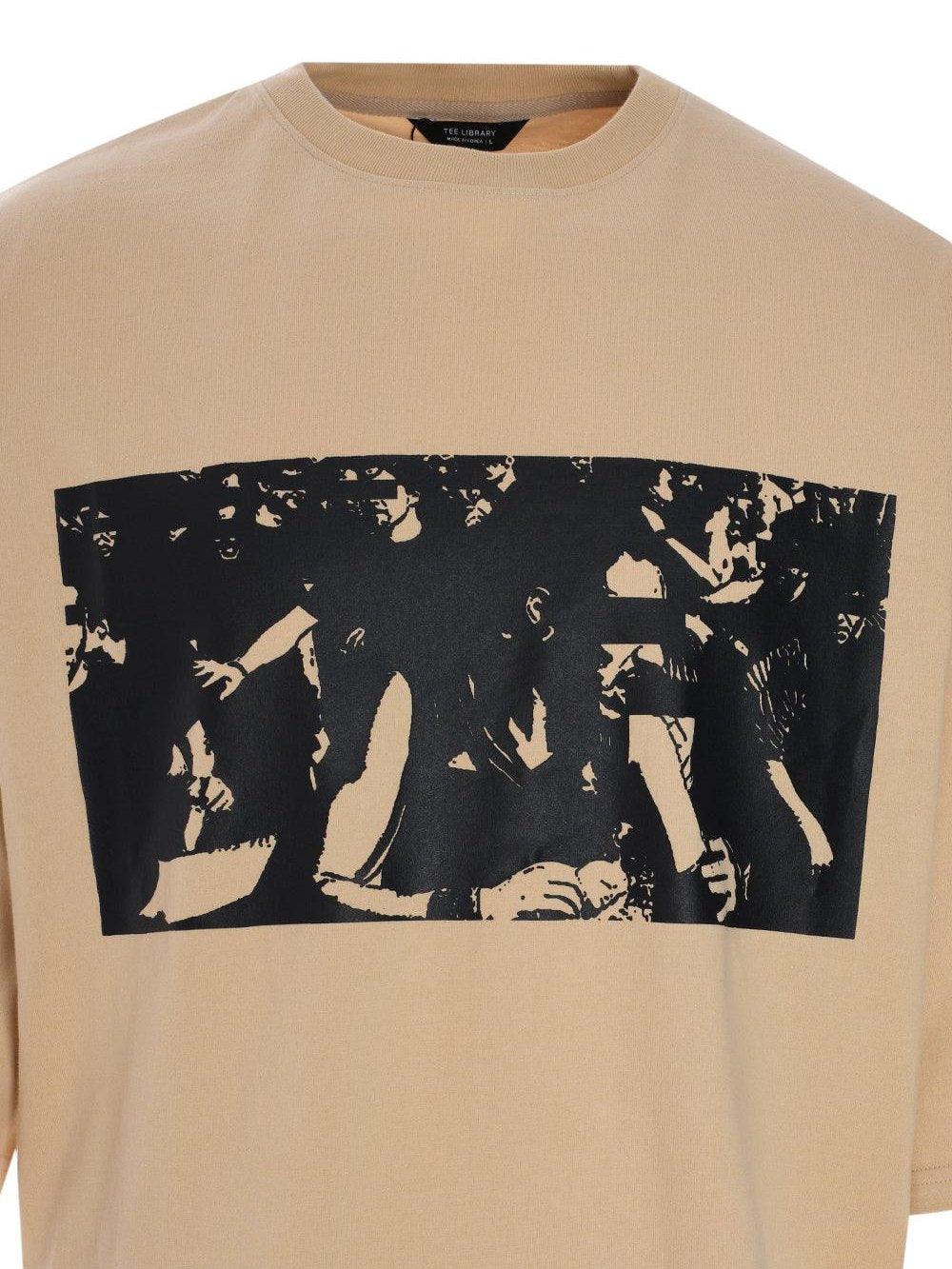 Box fit tee crowd