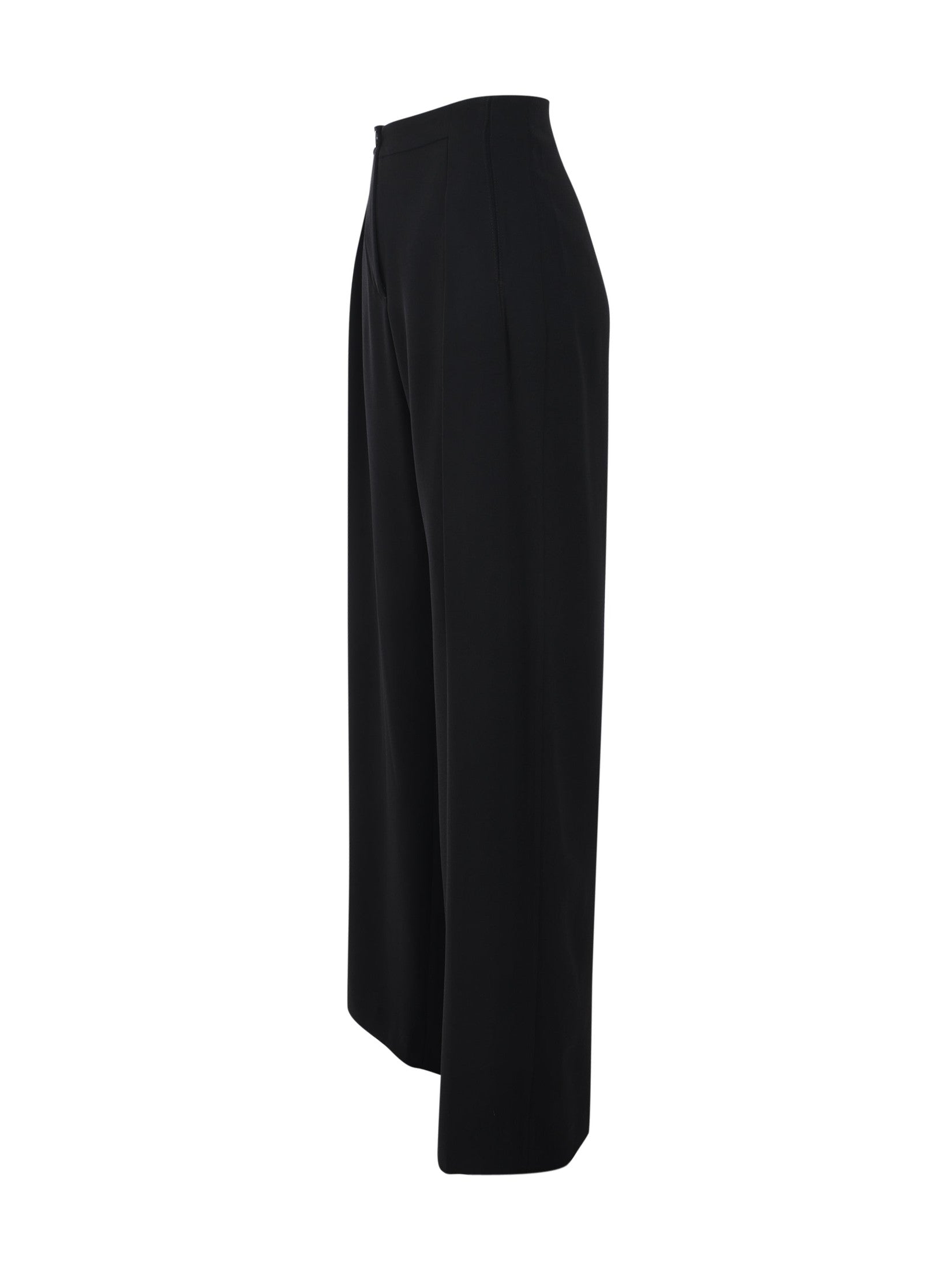 Pleated black trousers