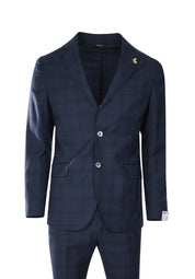 MAN SUITS ZERO GRAVITY