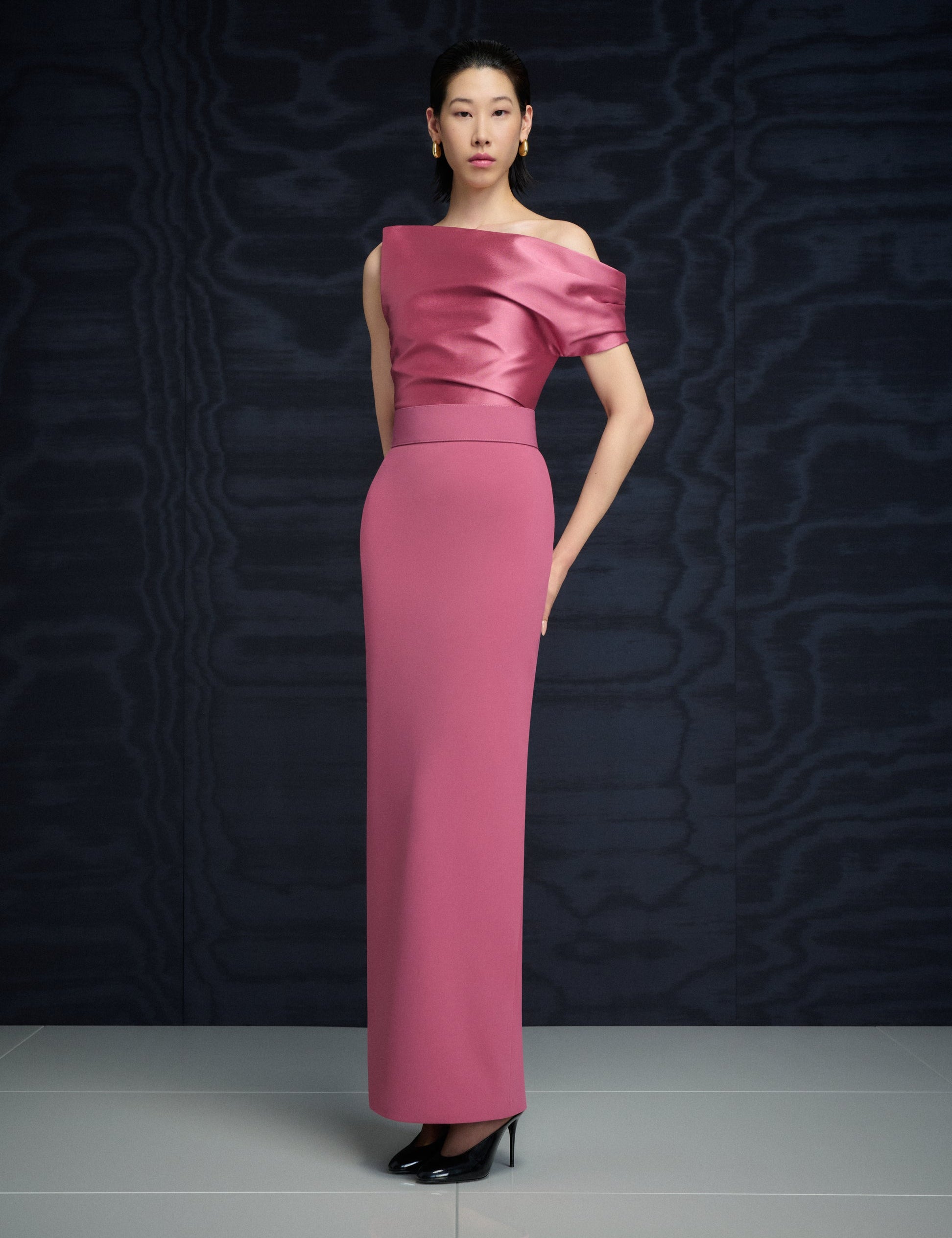 101_OS46005_MAGDA_MAXI_DRESS_DARK_ROSE_0020_Rework_1944x_9b9c7ecb-e119-4a6f-887e-ef71ebbccc62.jpg