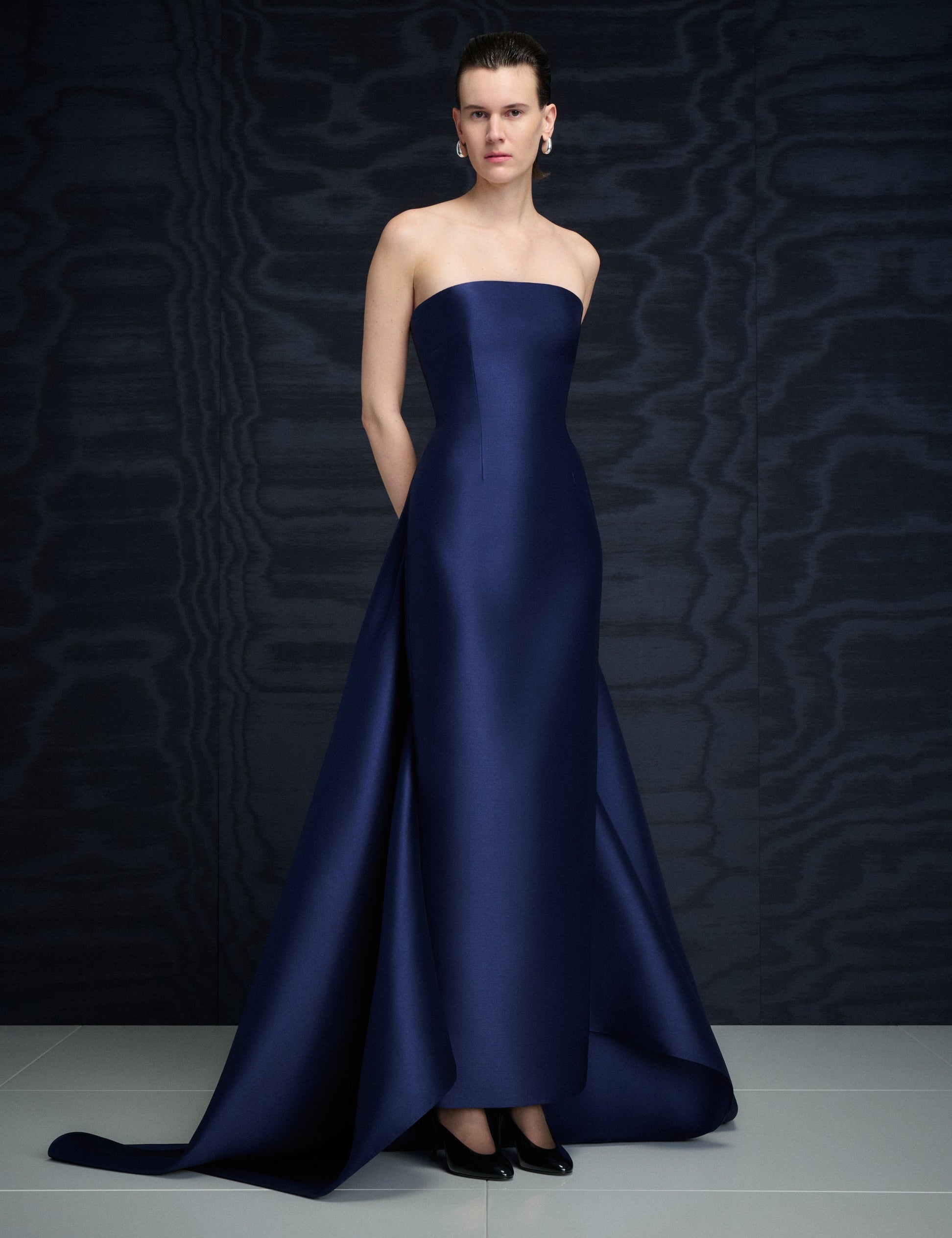 103_OS42005_IMANI_MAXI_DRESS_NAVY_0007_Rework_1944x_ef7874e4-0fd4-433b-b293-ddc40a23db09.jpg