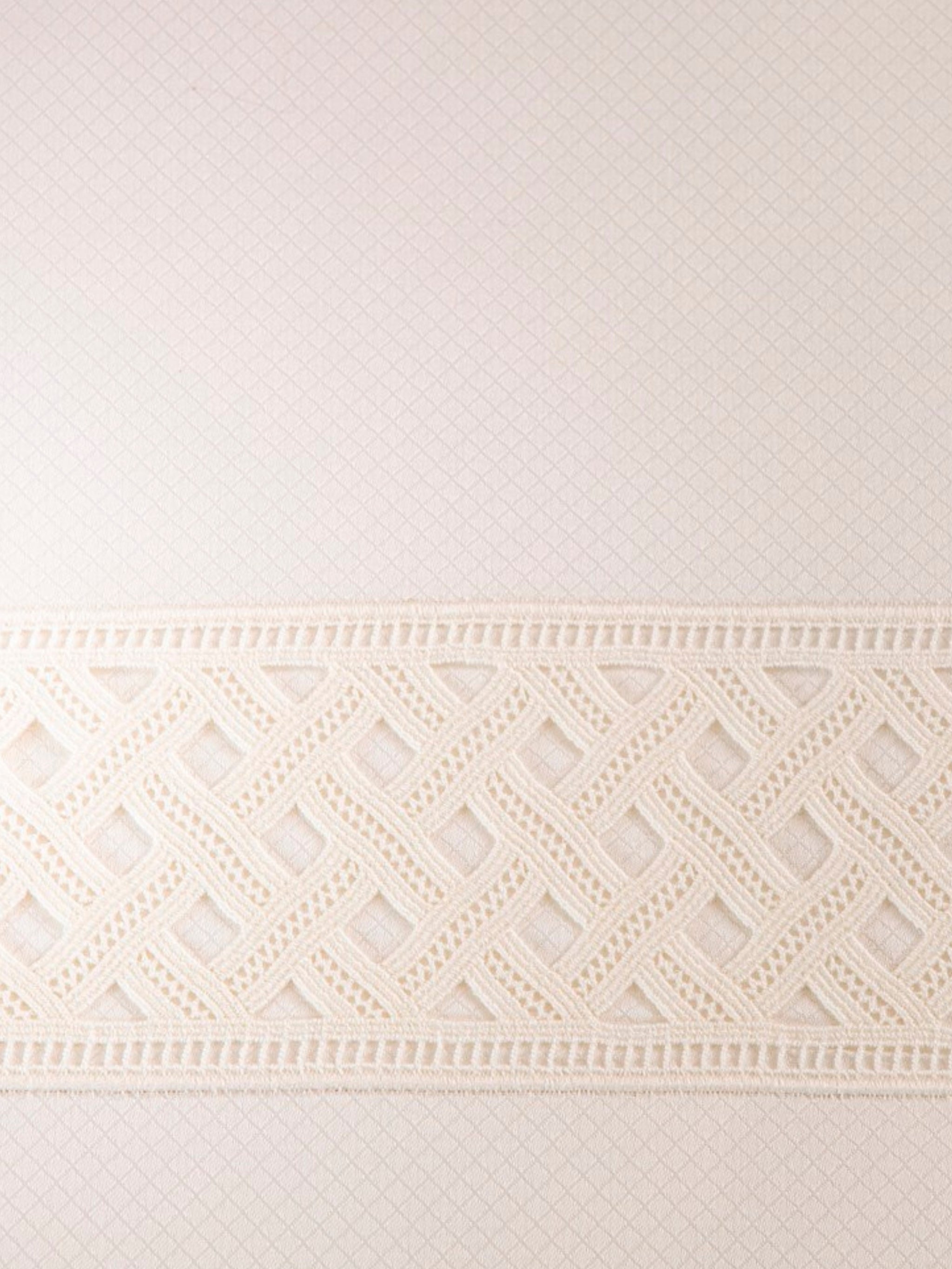 Lozenge lace sham 4b