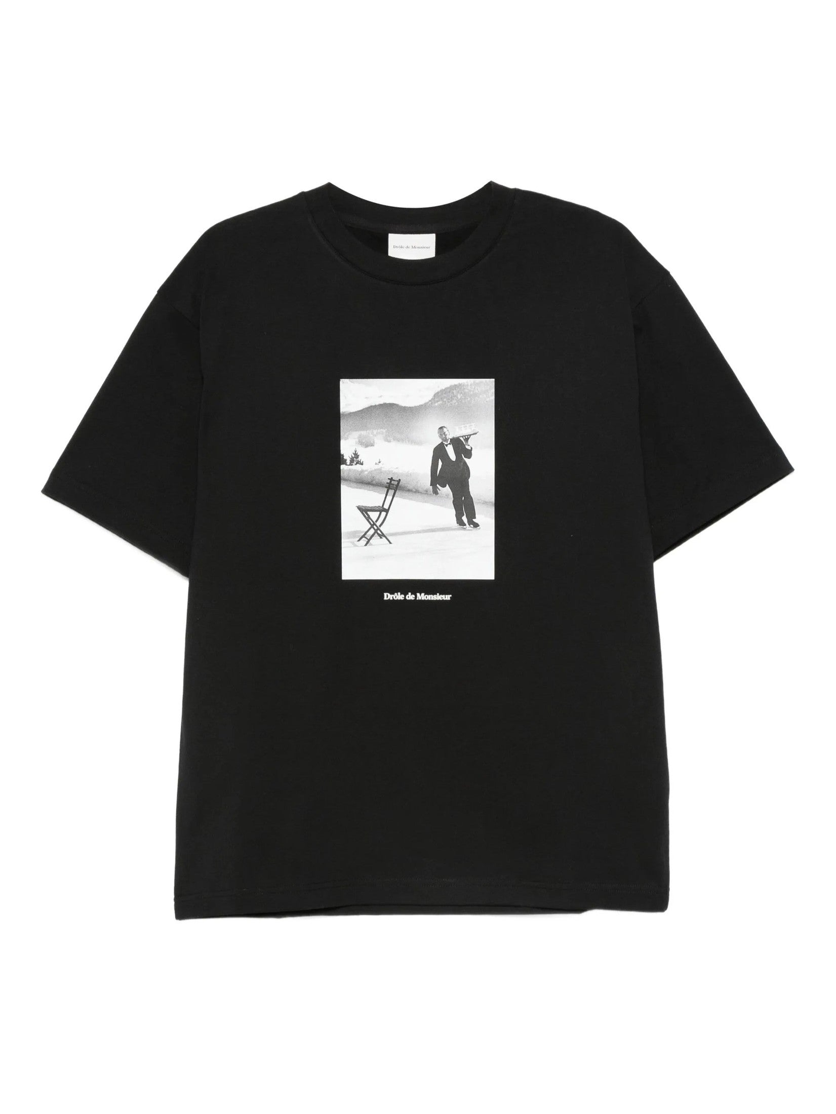 Le t-shirt ice skating waiter