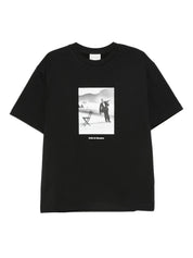 Le t-shirt ice skating waiter