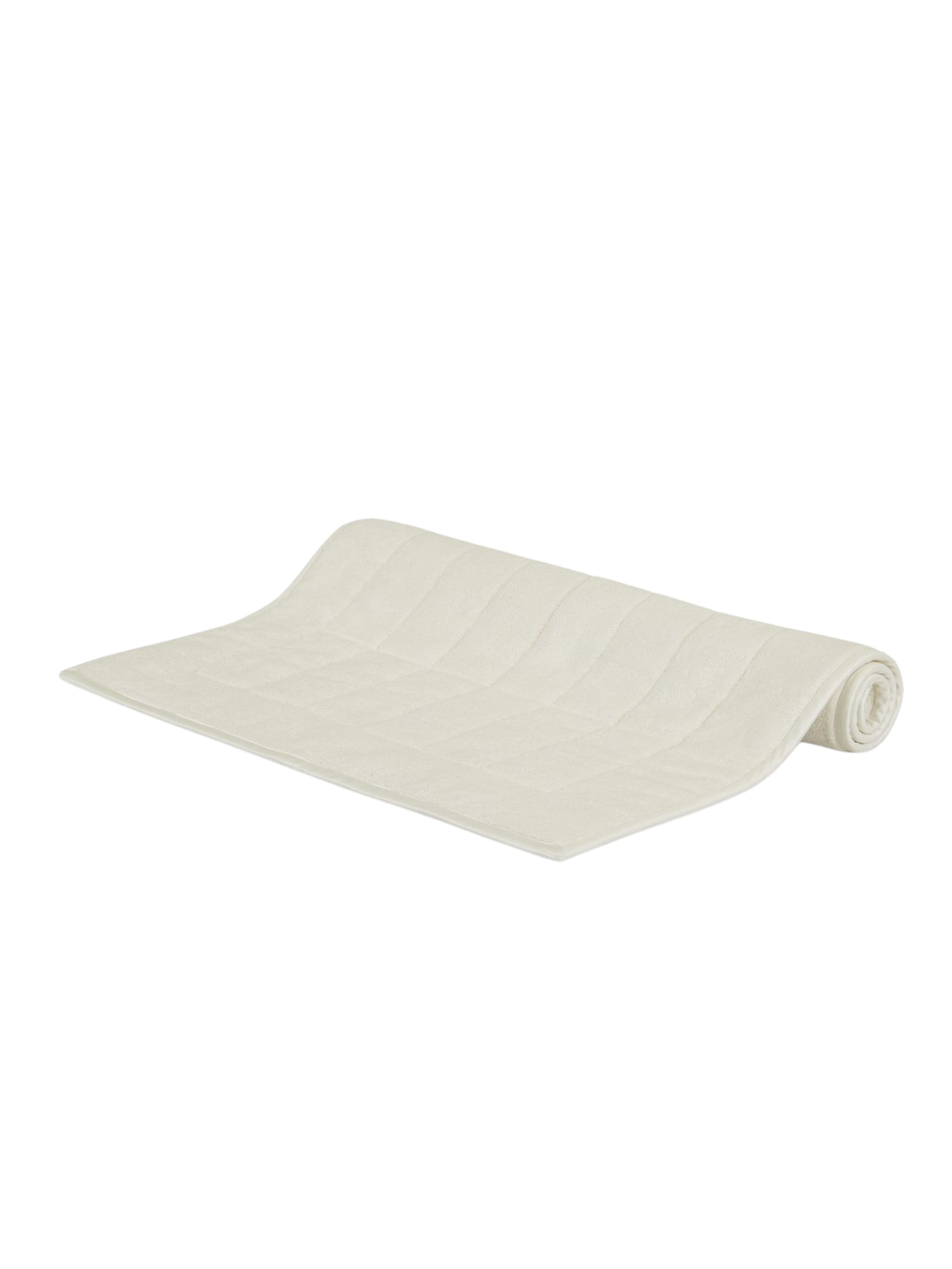 Plush bath mat
