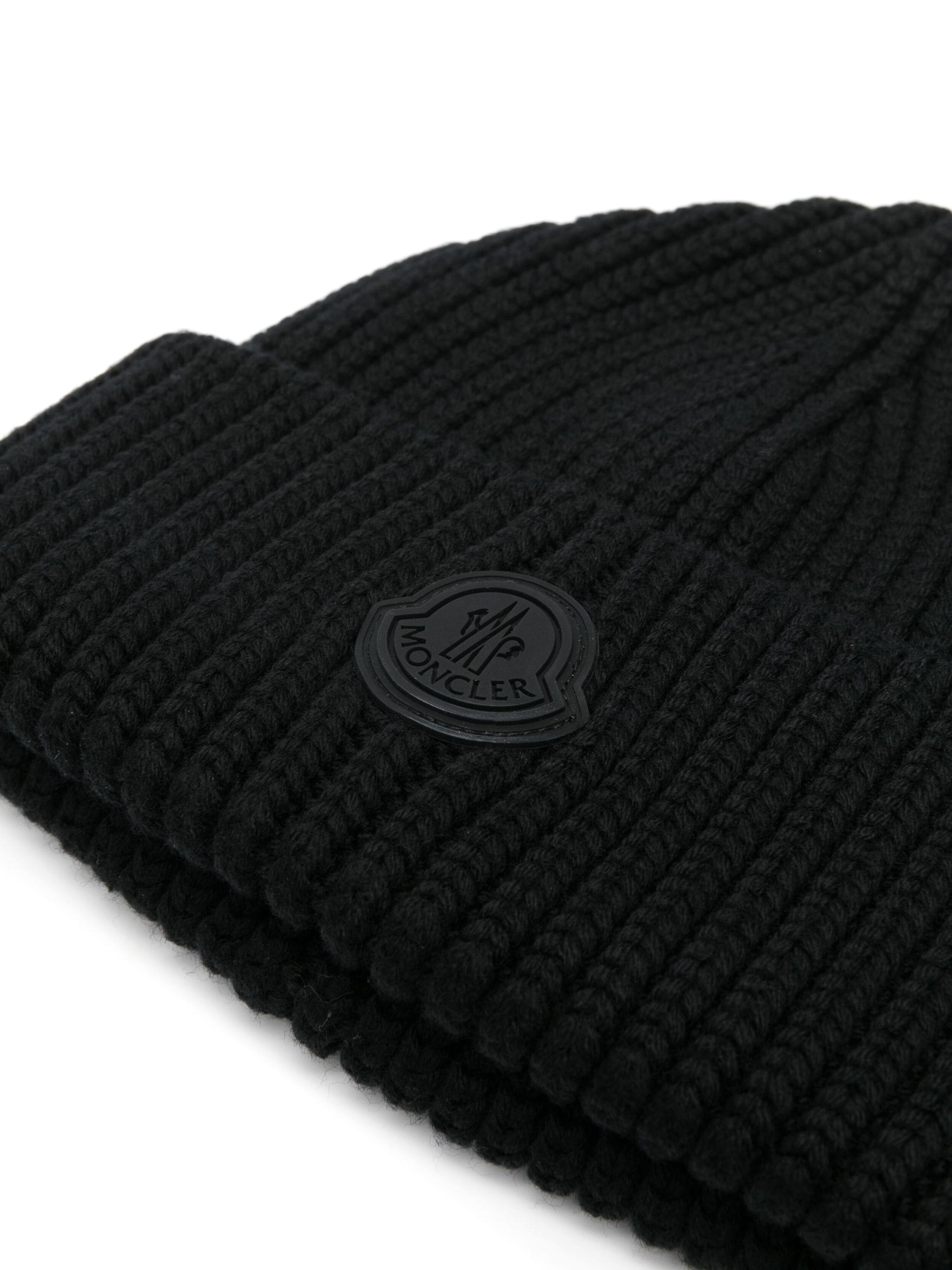 Moncler rubberised-logo knitted beanie