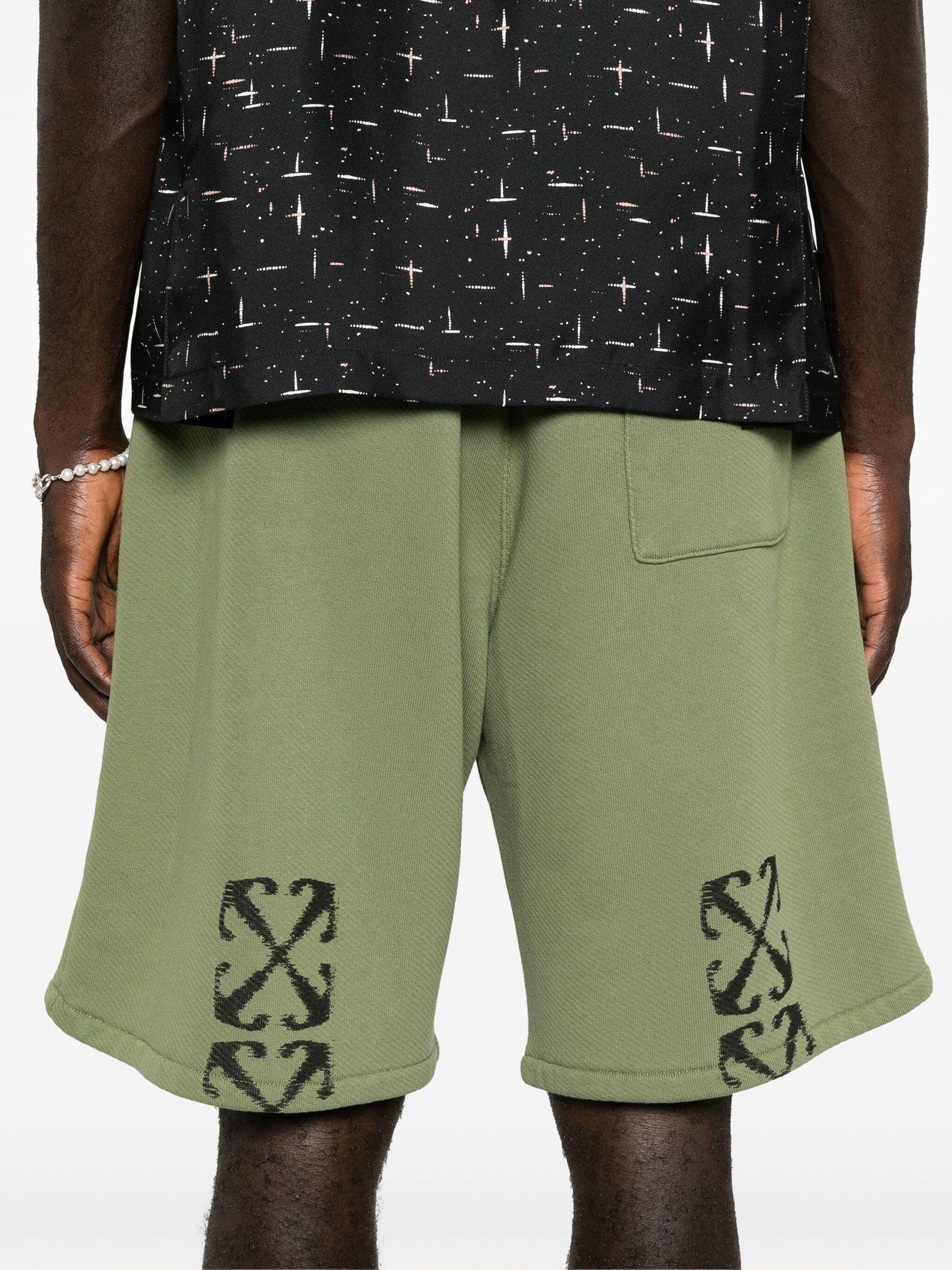 Windy arrow skate sweatshort four leaf c