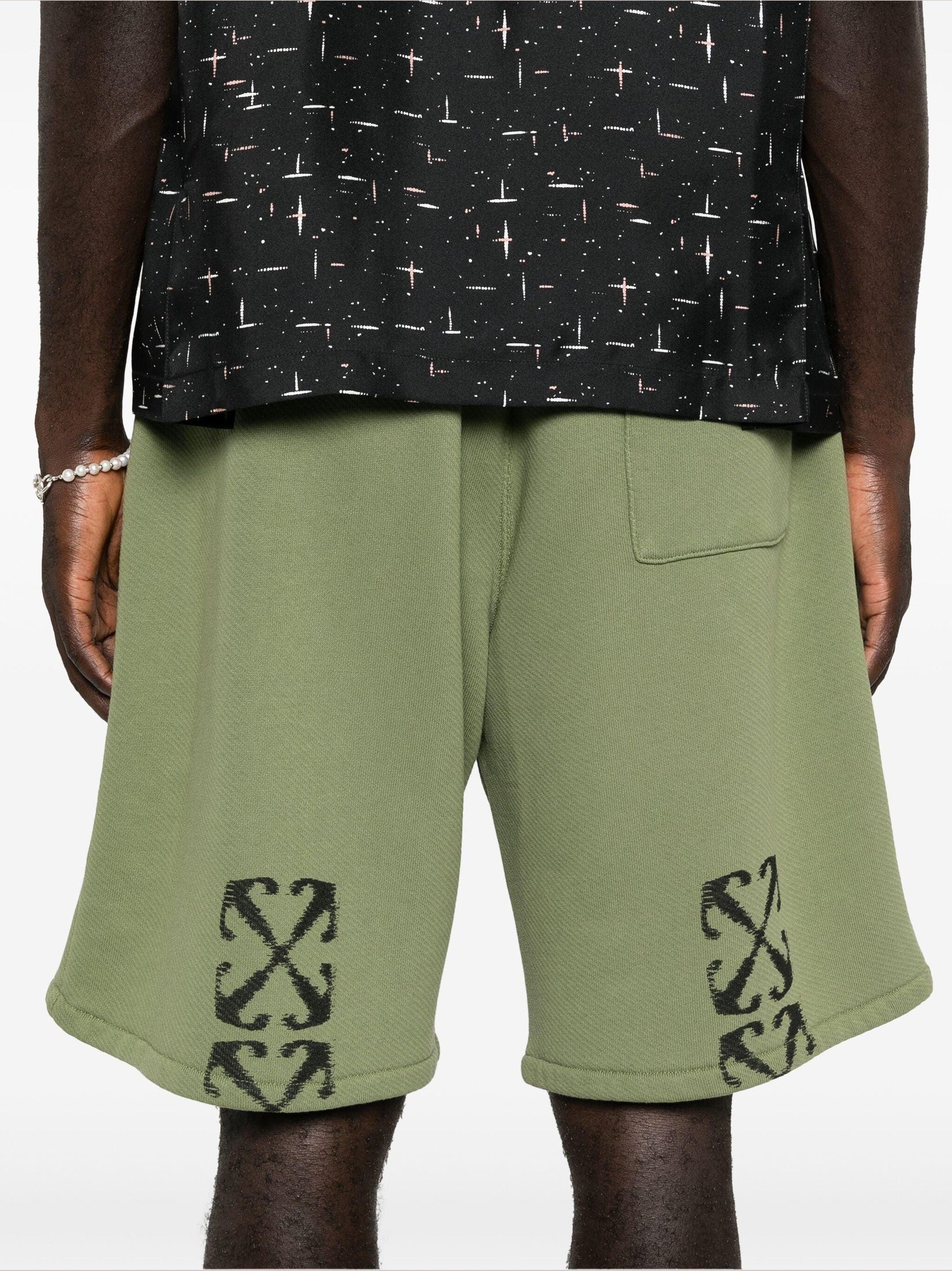 Windy arrow skate sweatshort four leaf c