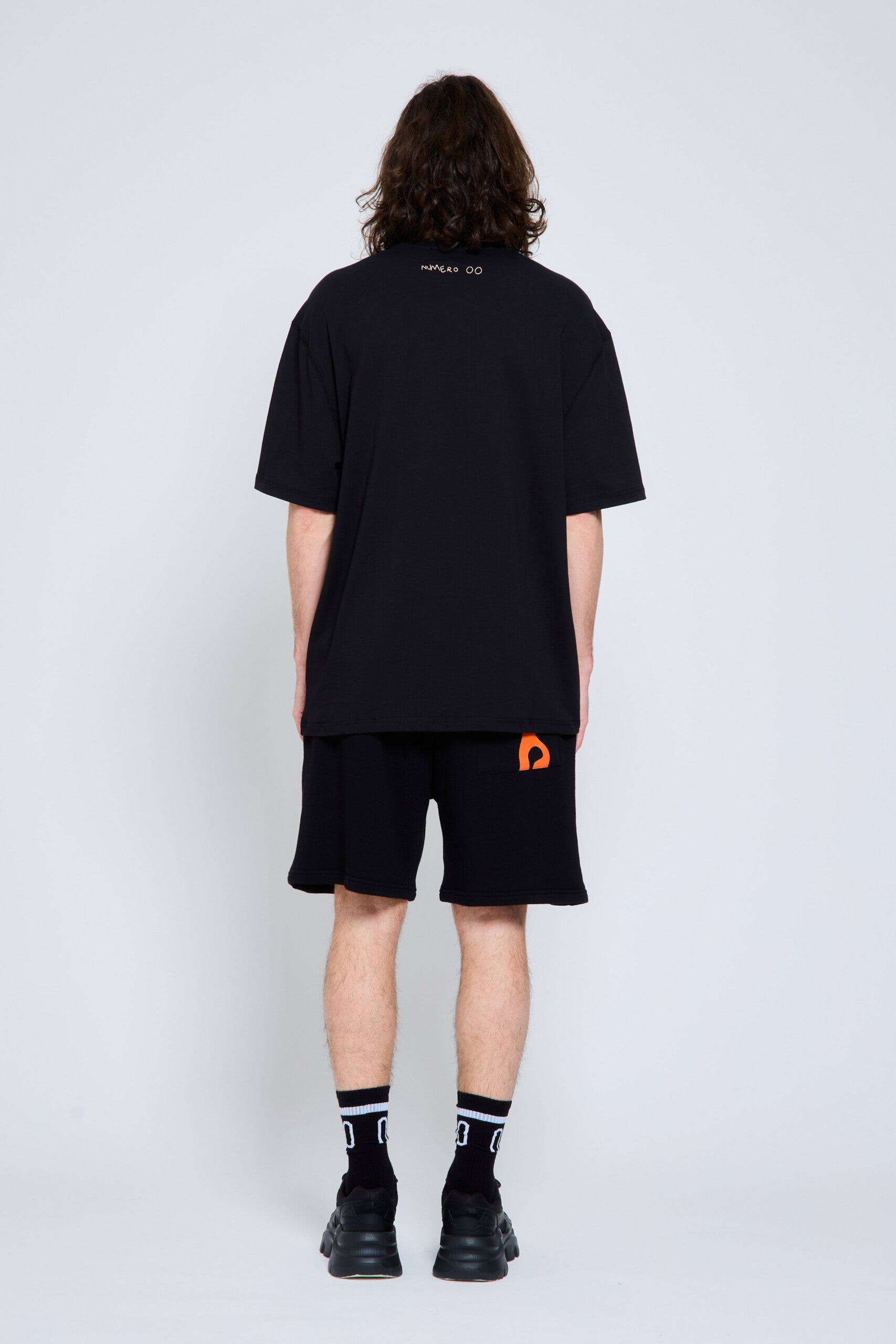 BORDA BLACK TEE