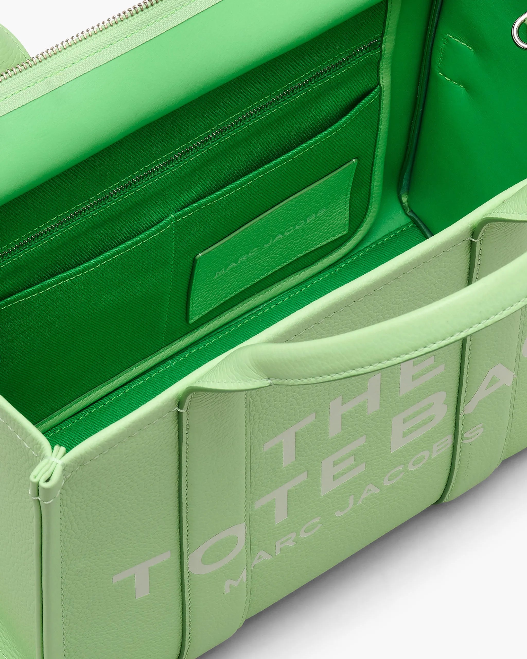 THE LEATHER MEDIUM TOTE BAG