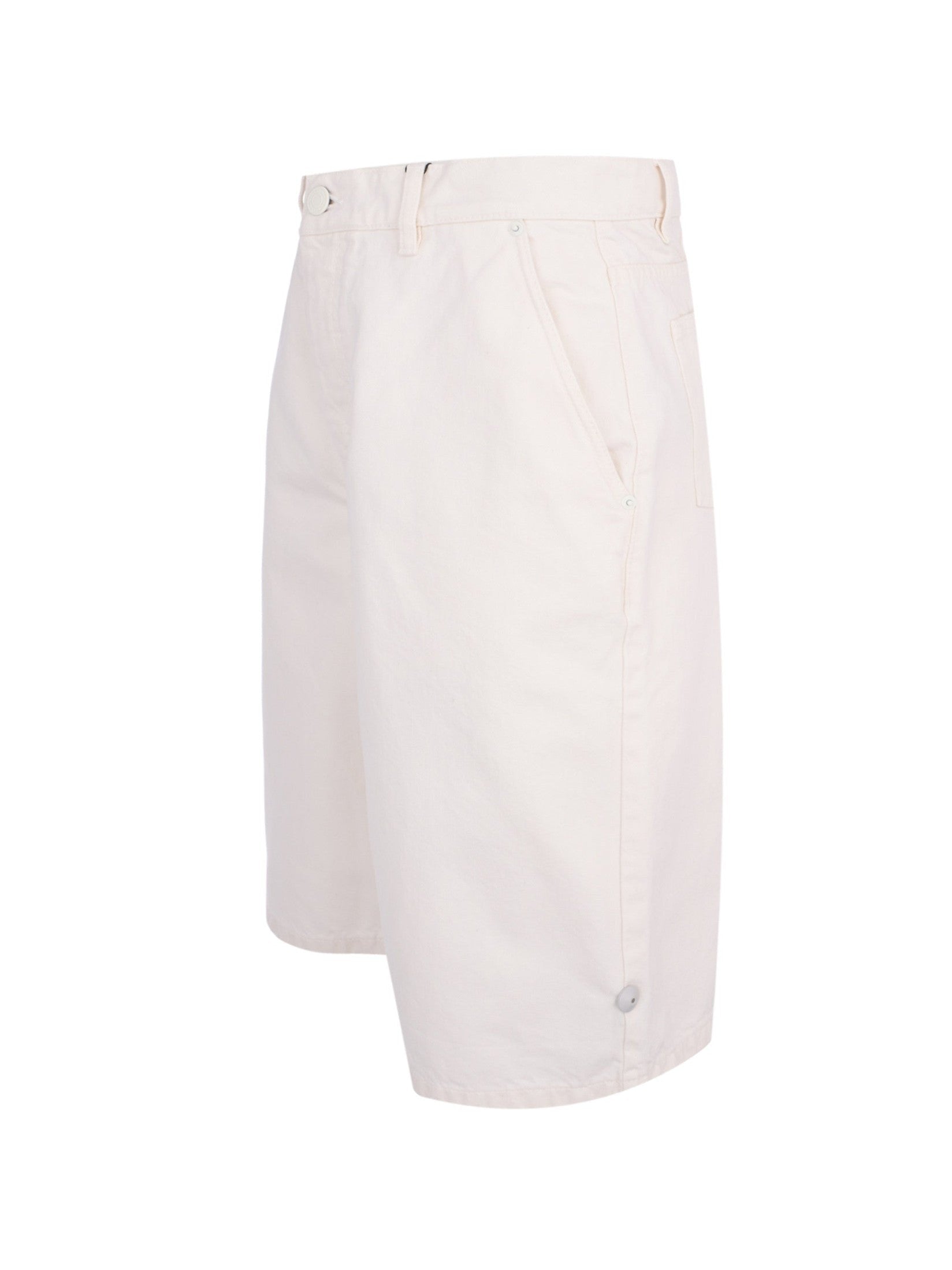 Loose bermuda shorts