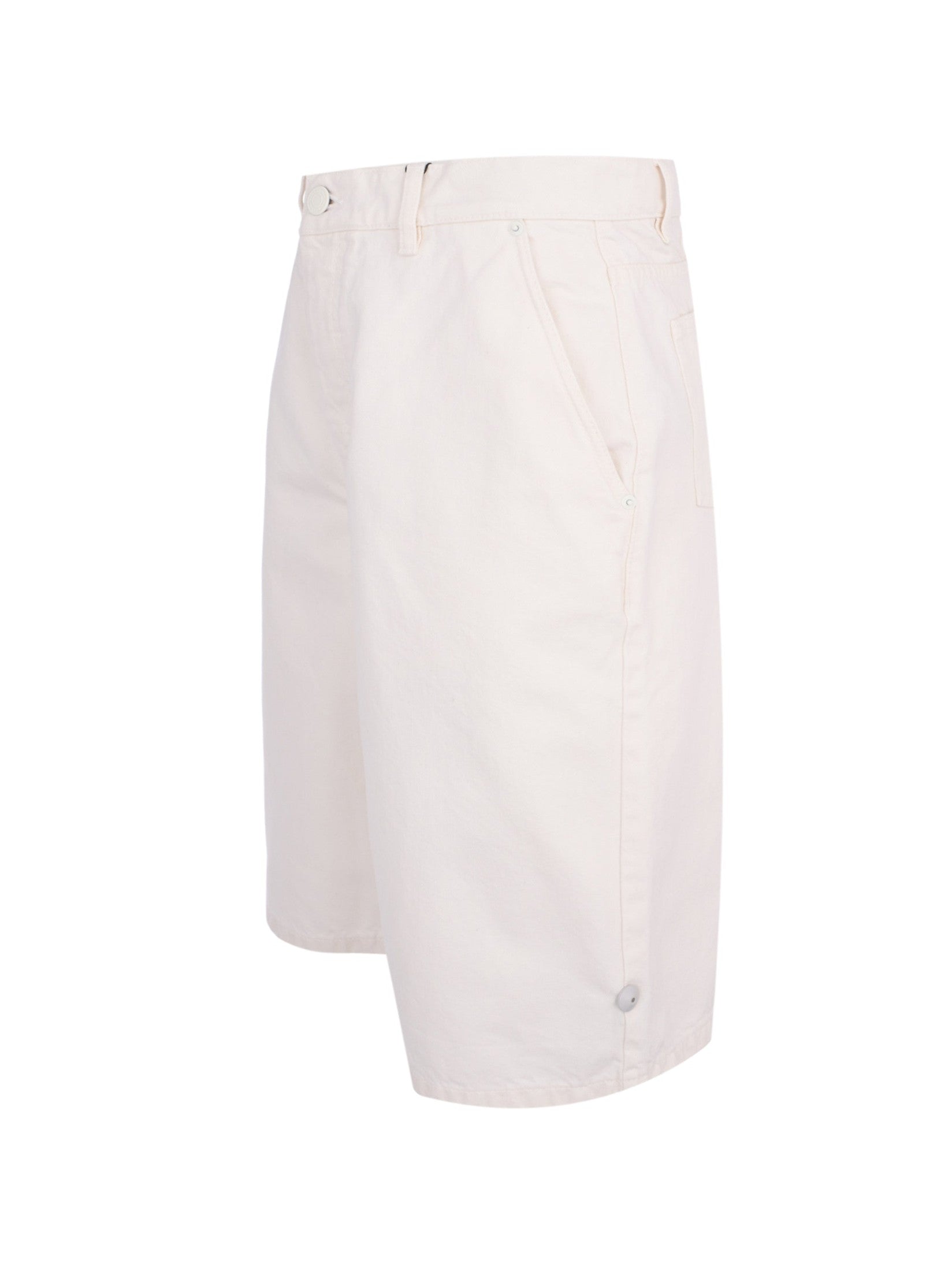 Loose bermuda shorts