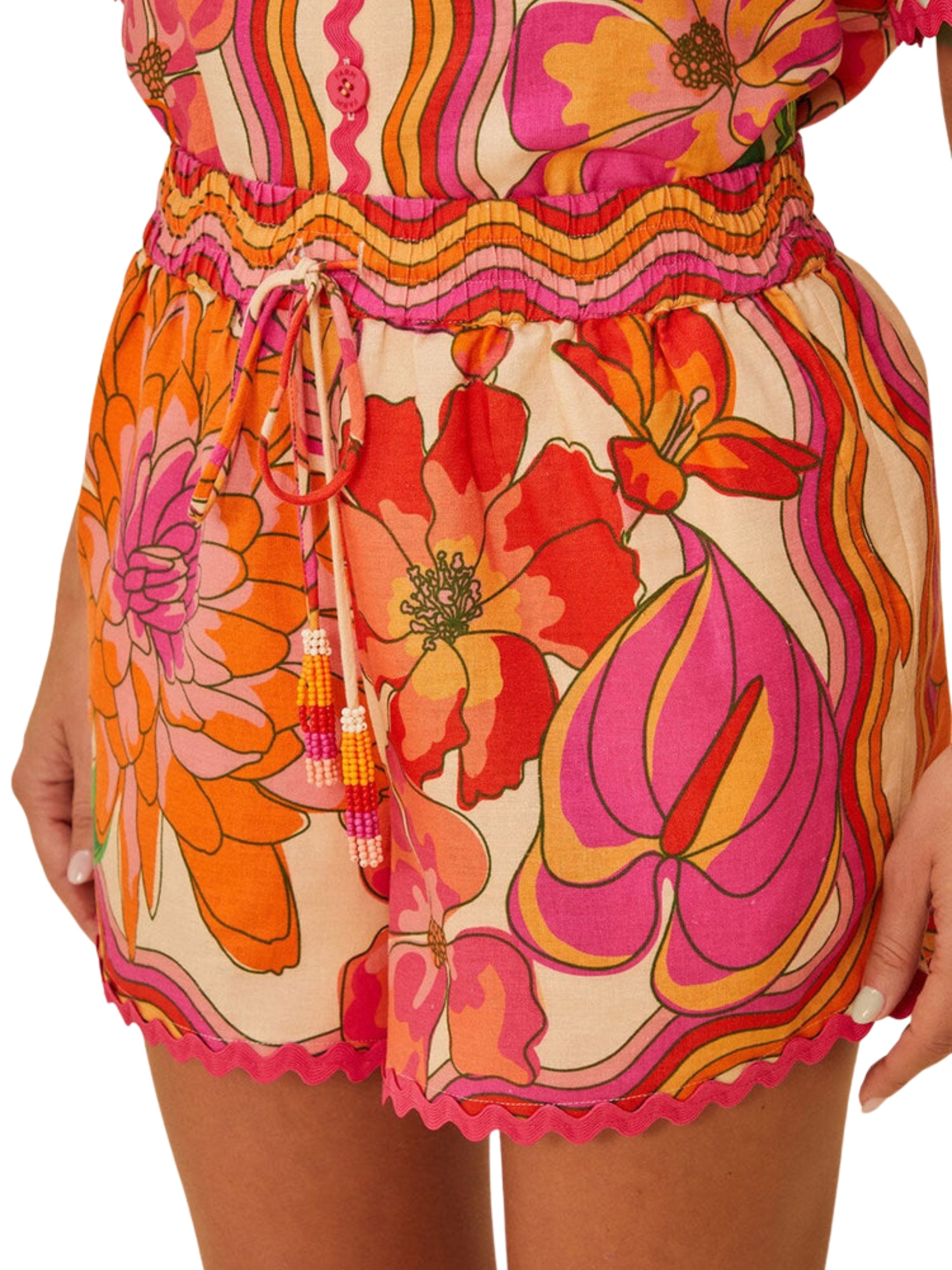 SPRING AFFAIR BEIGE SHORTS