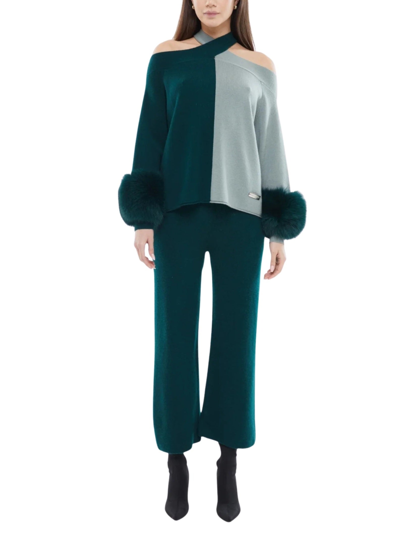 The criss cross sweater with cuffs in meadow & emerald