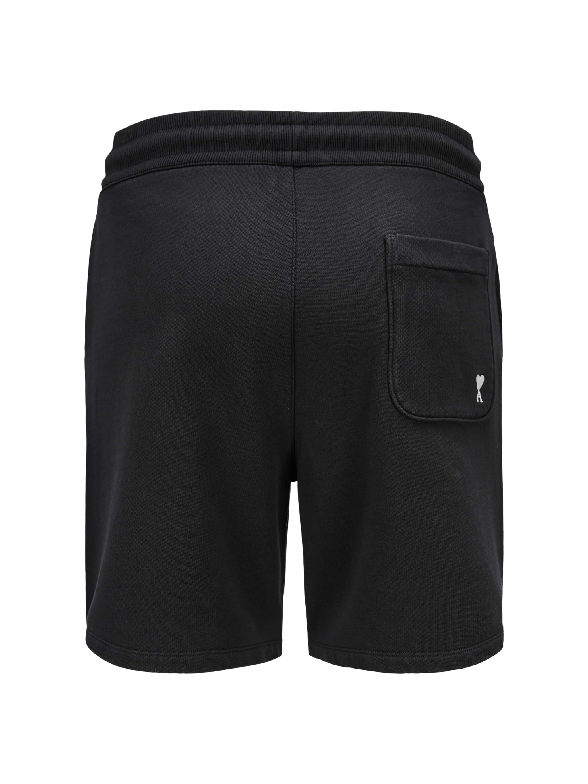 Short with contrasted ami de coeur