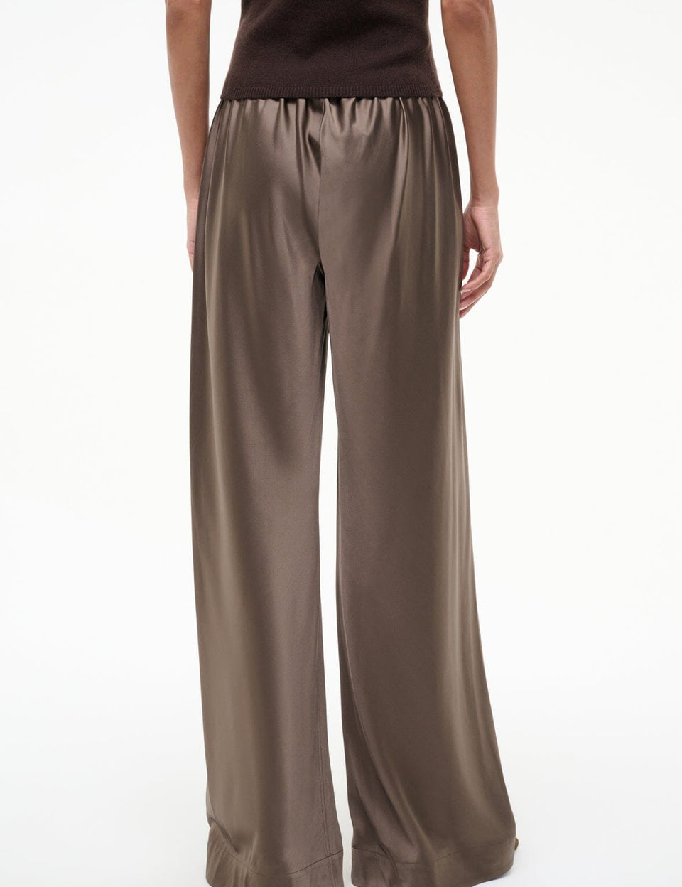 3-STROLL_SILK_PANT_TRUFFLE_retouch_waterspots_2188_web_edit.jpg