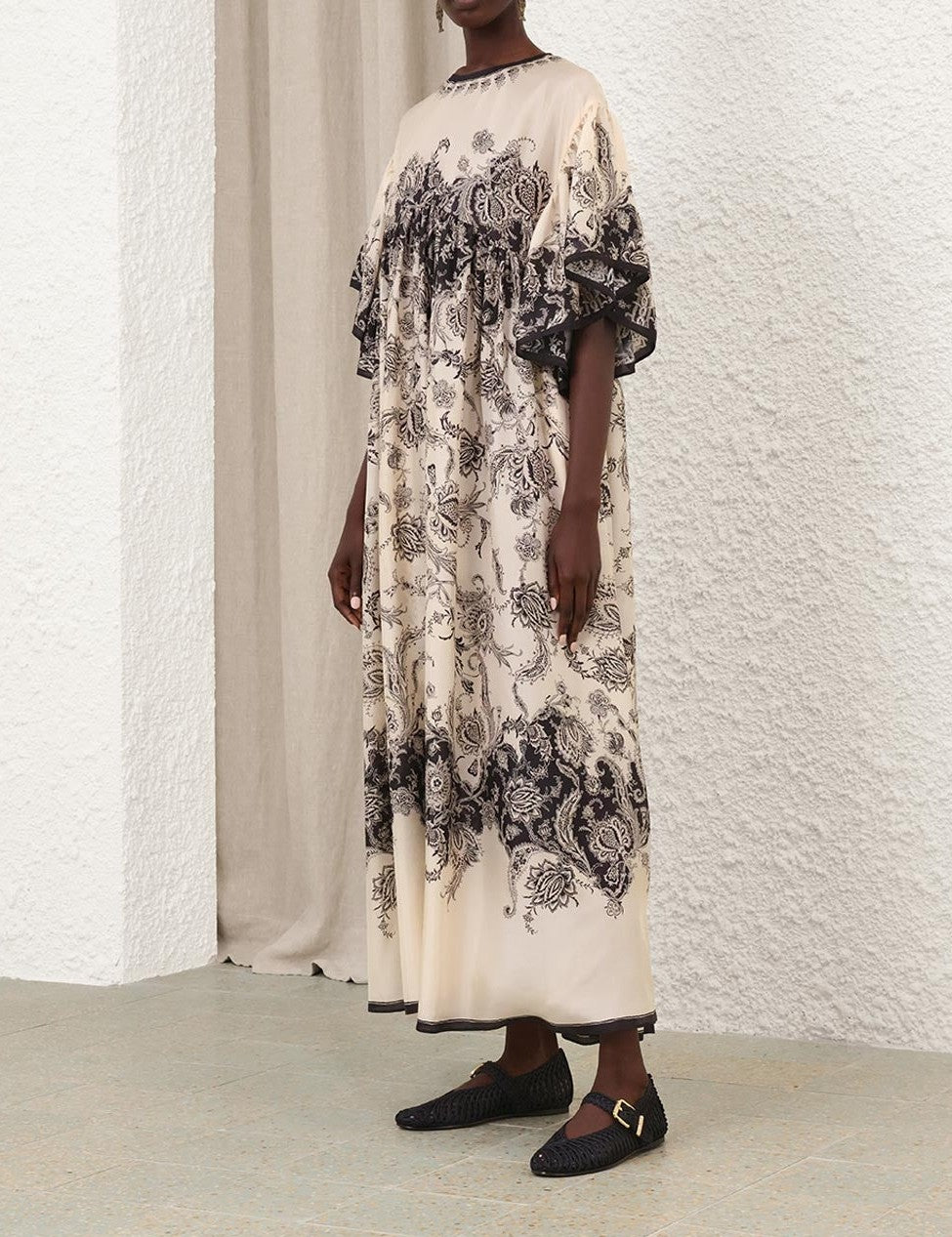 3.3211dss251.crmblkflo.cream-black-floral.jpg