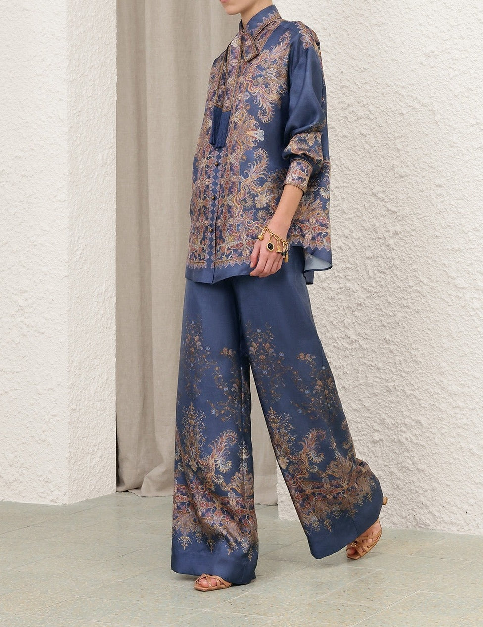 3.9676tf261.nap.navy-paisley.jpg