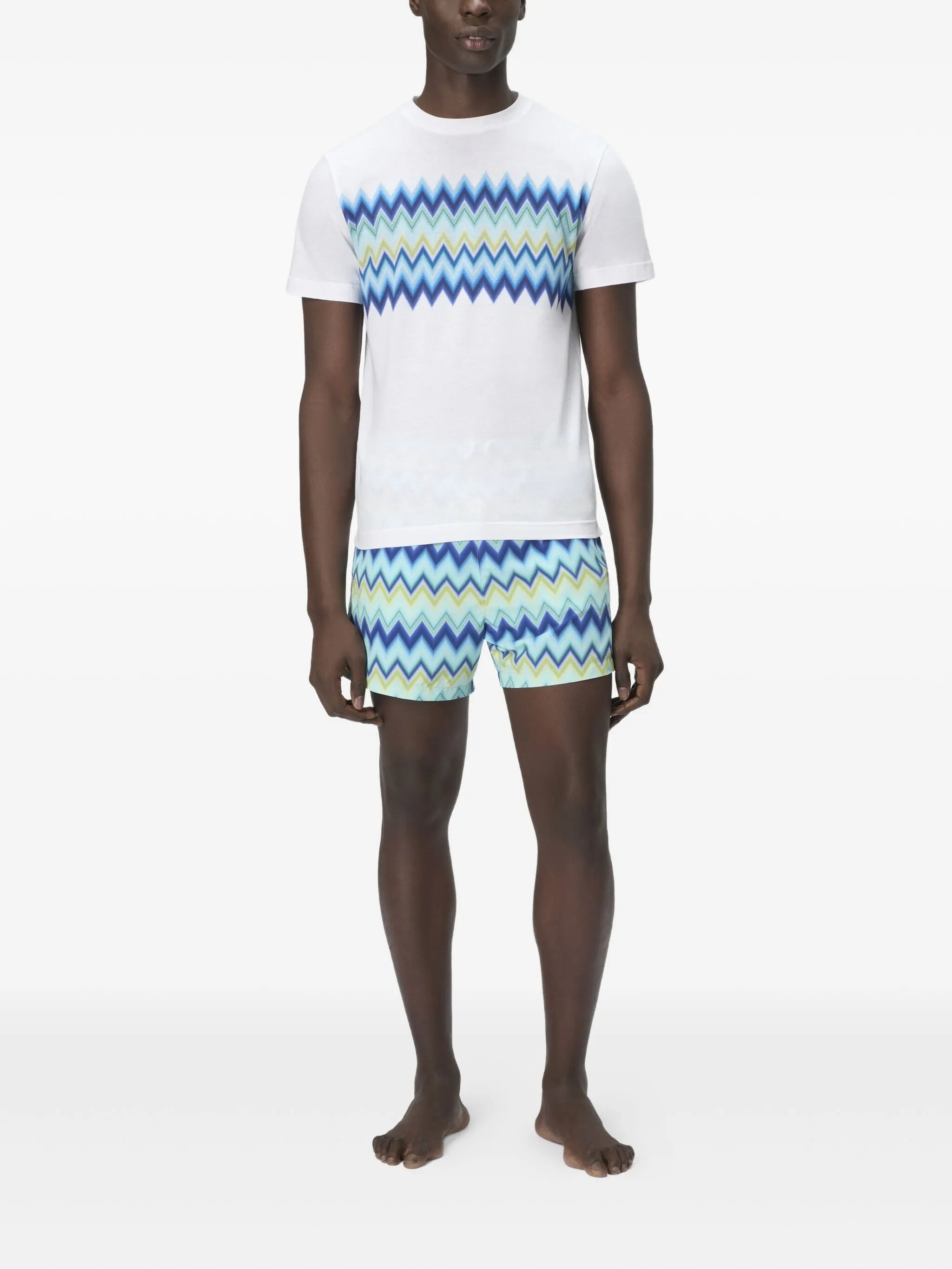 Short sleeve t-shirt with zigzag insert