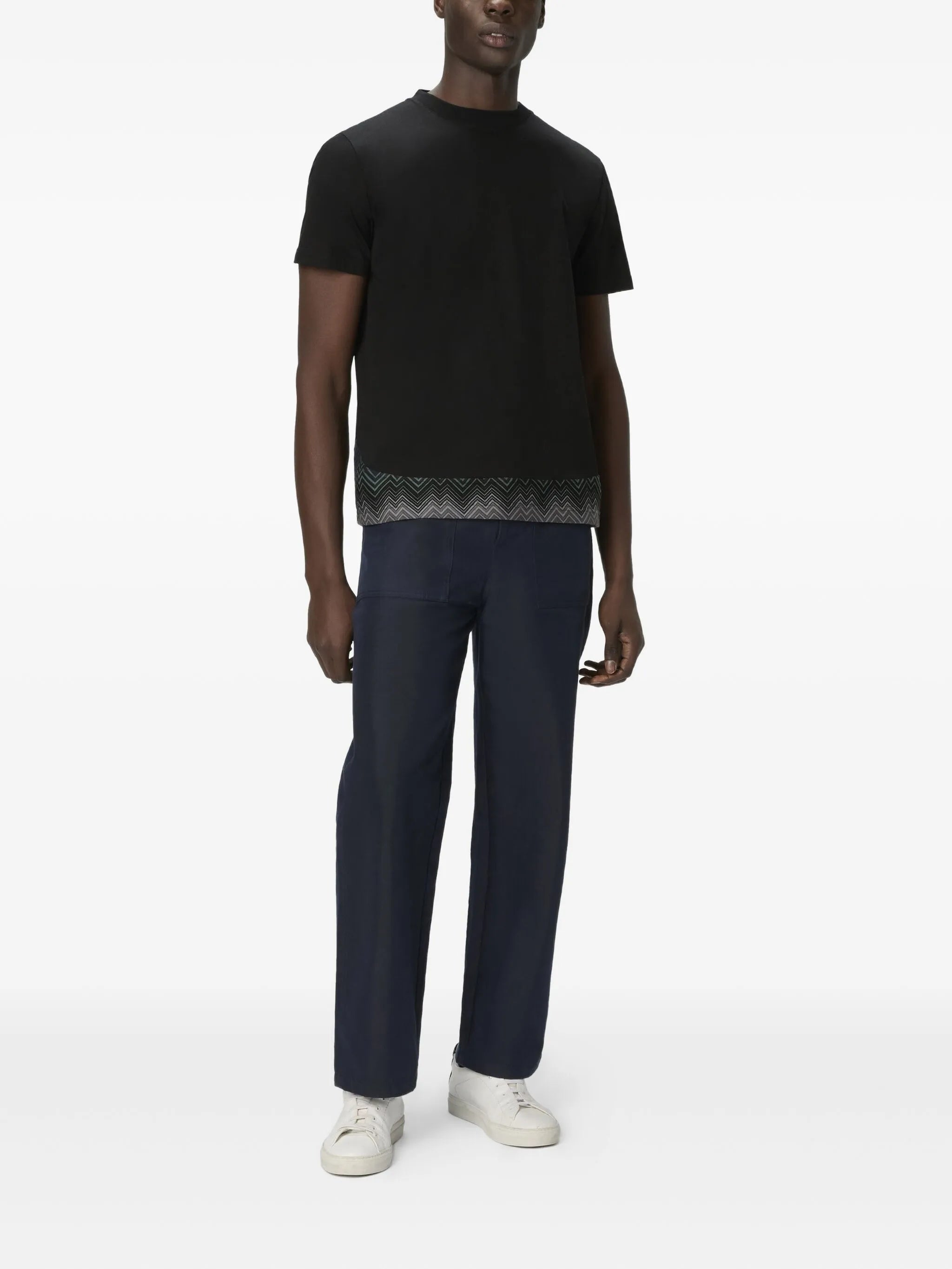 Short sleeve t-shirt with irregular zigzag insert