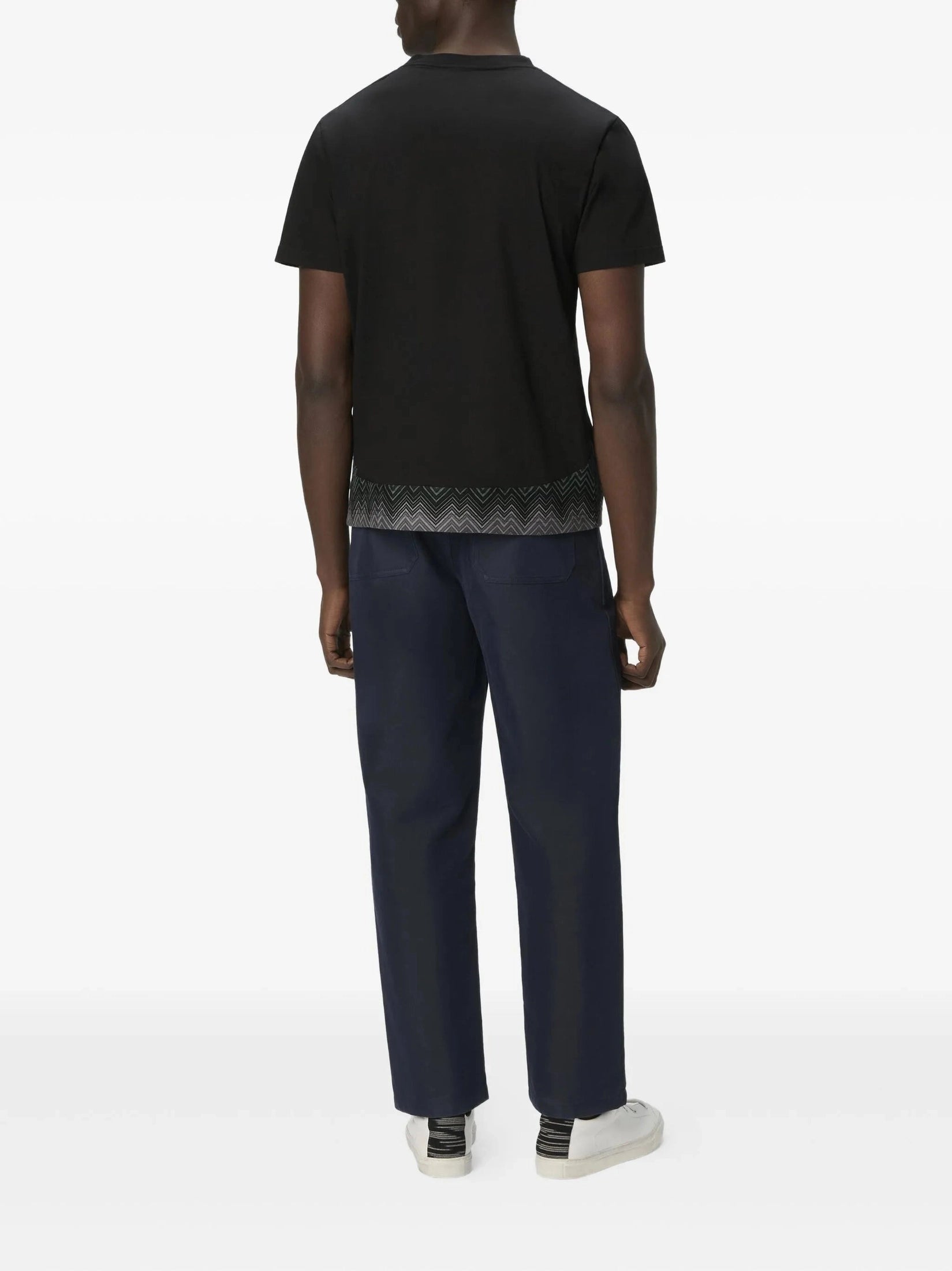 Short sleeve t-shirt with irregular zigzag insert