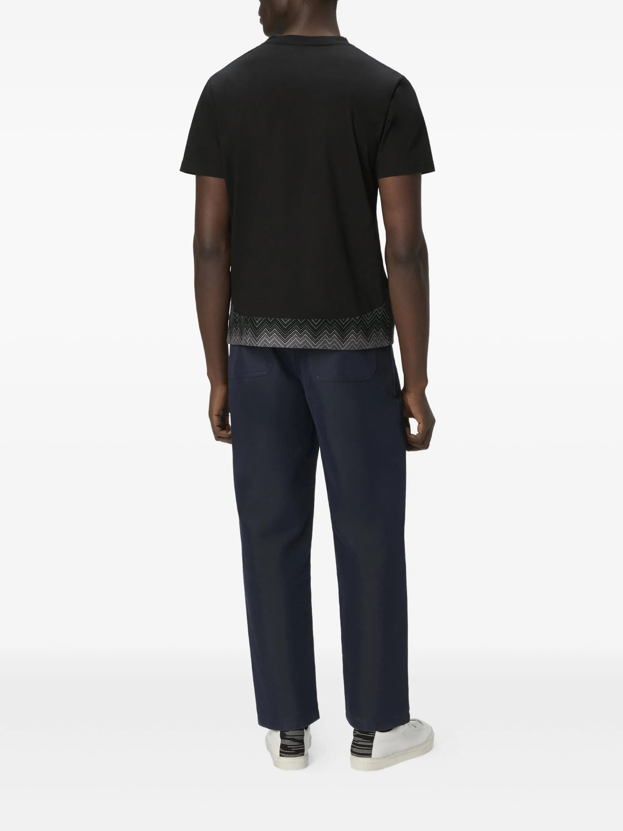 Short sleeve t-shirt with irregular zigzag insert