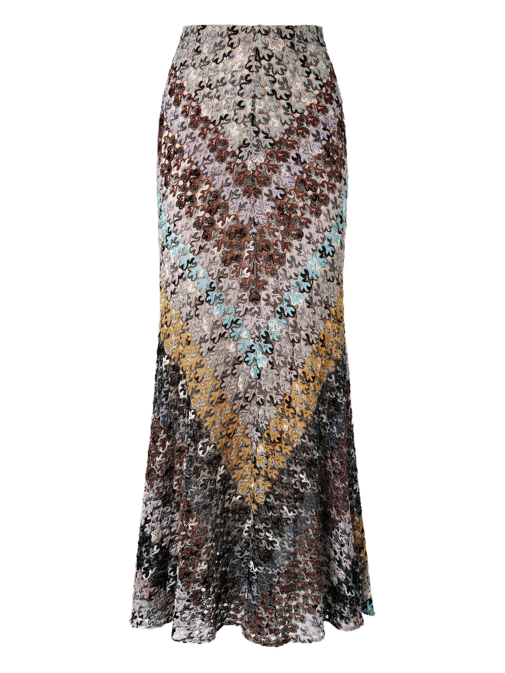 Flared long skirt in lace