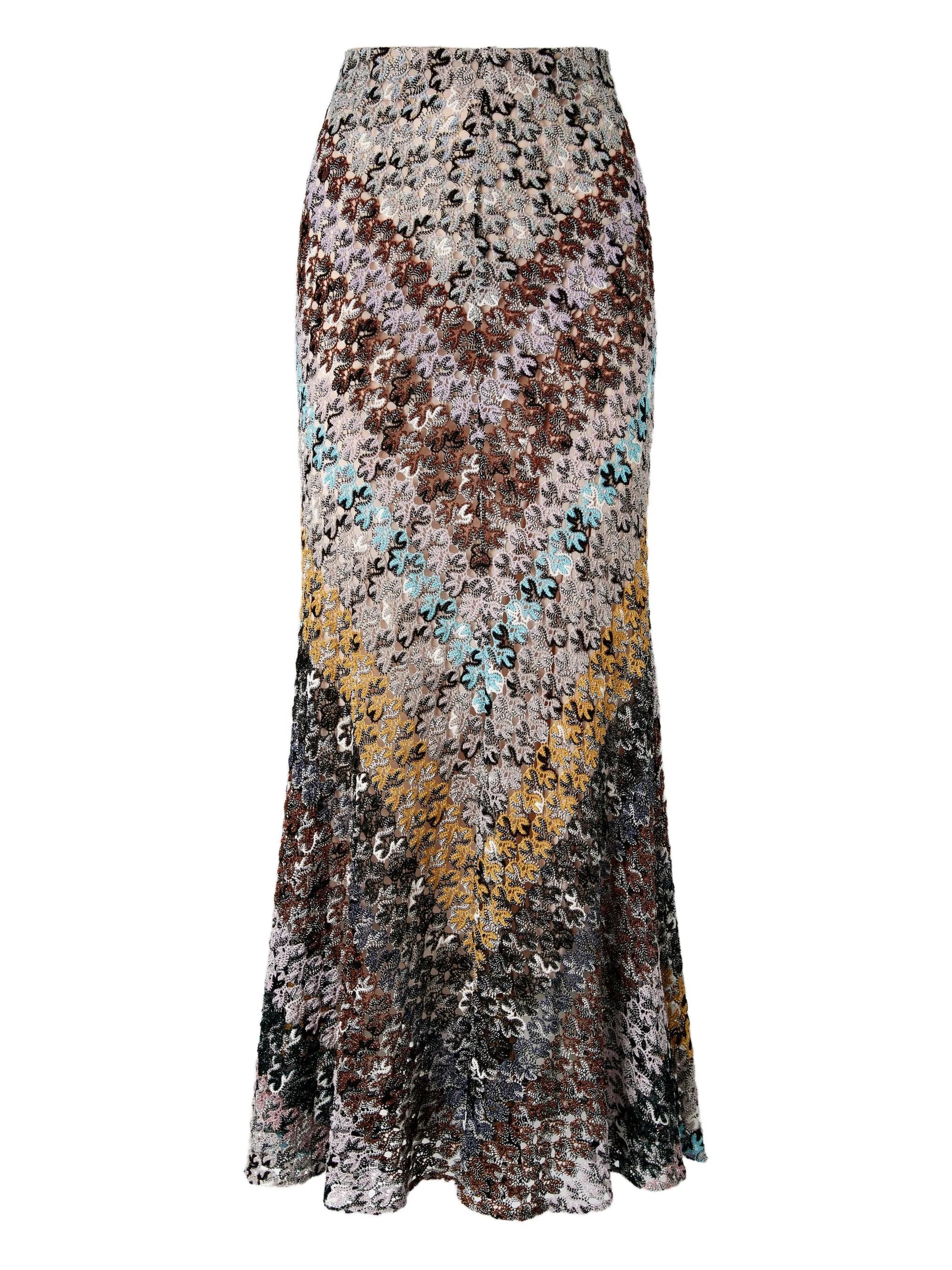 Flared long skirt in lace