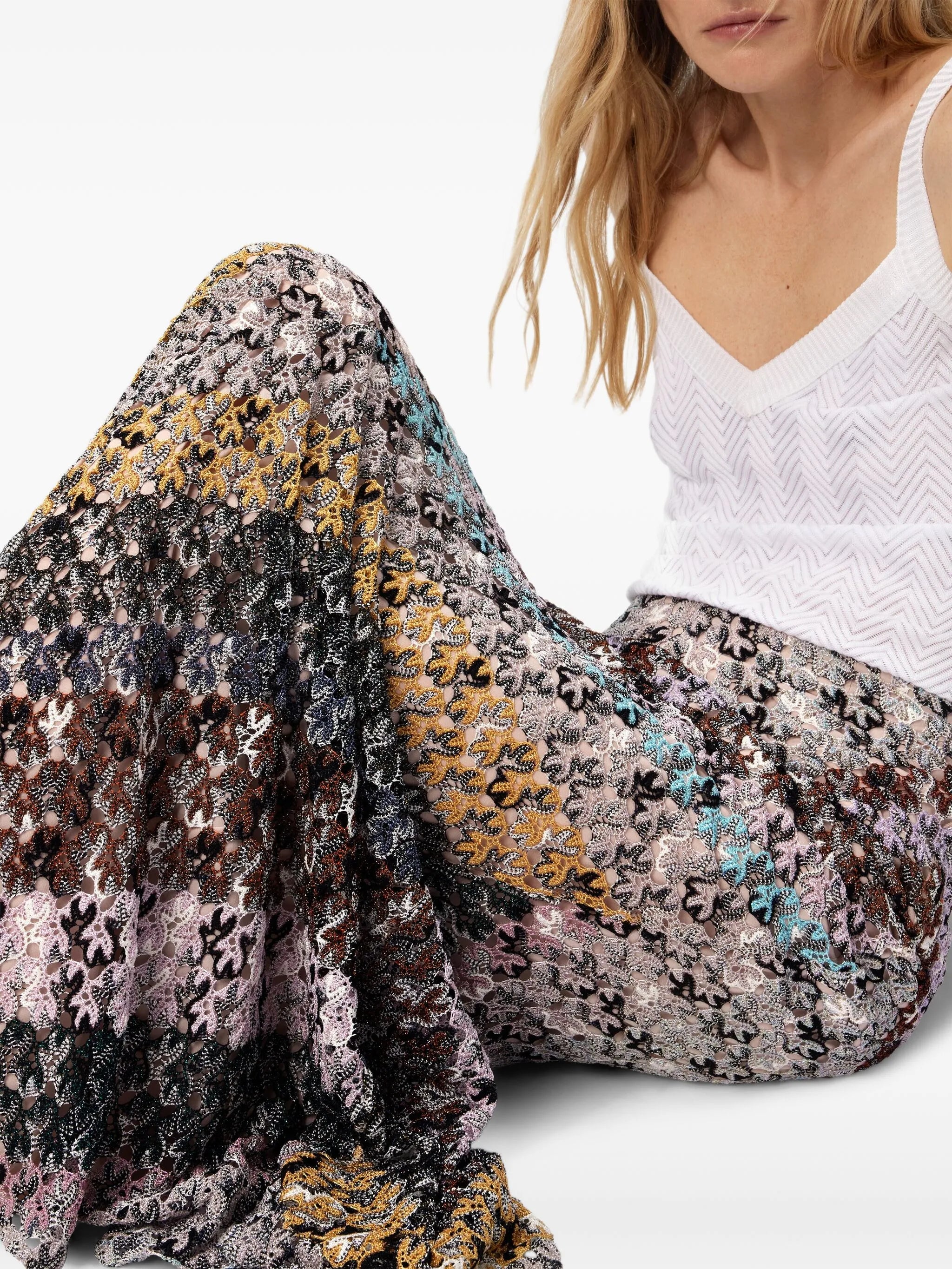 Flared long skirt in lace