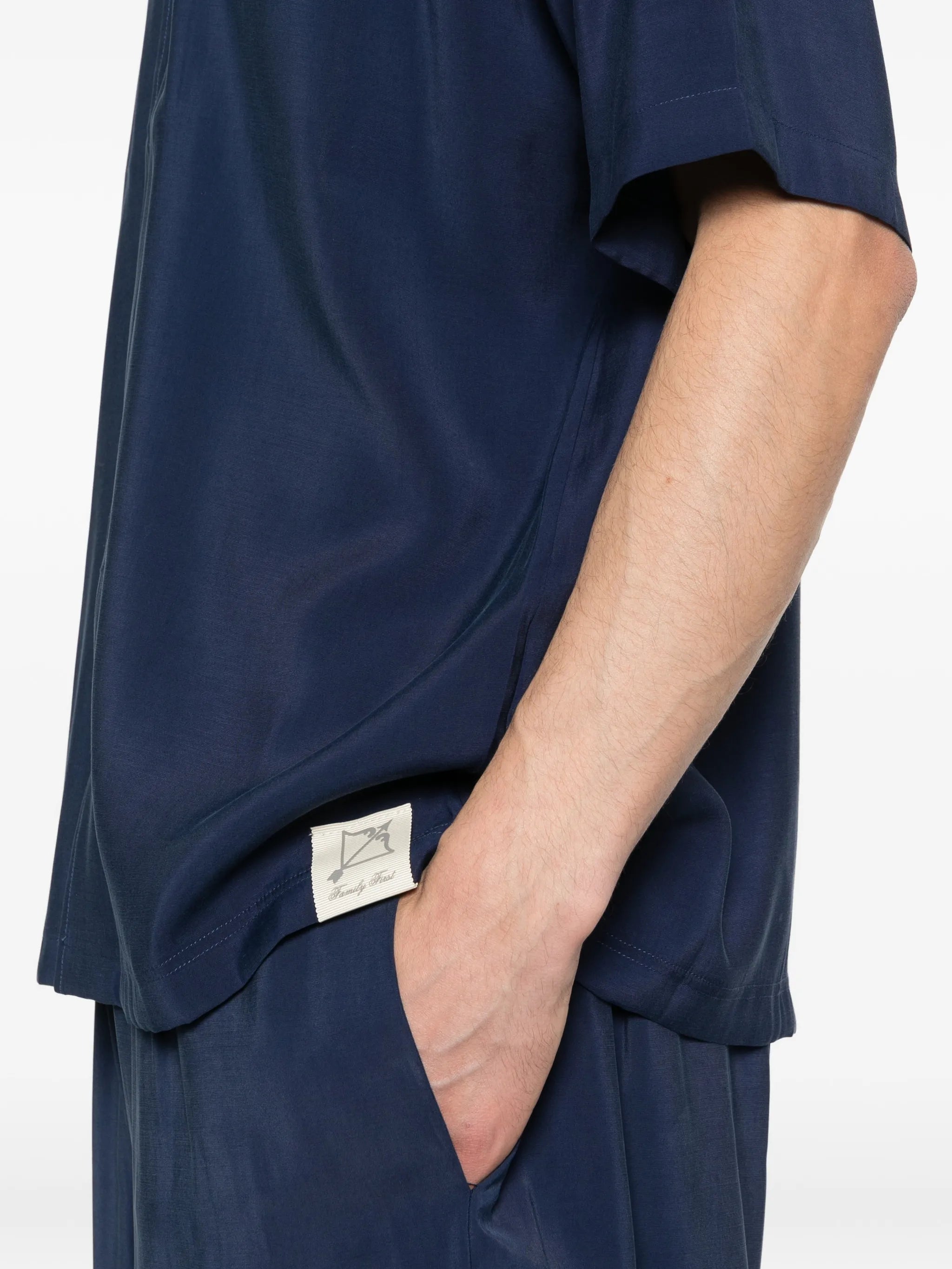 Revere-collar button-fastening shirt