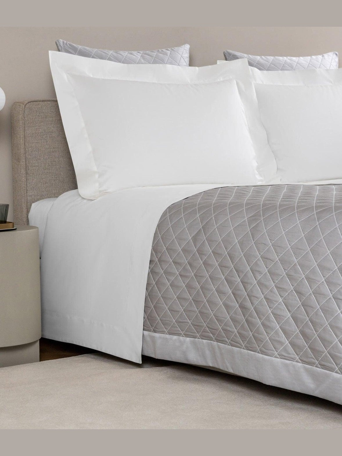 Lozenge light quilt bedspread