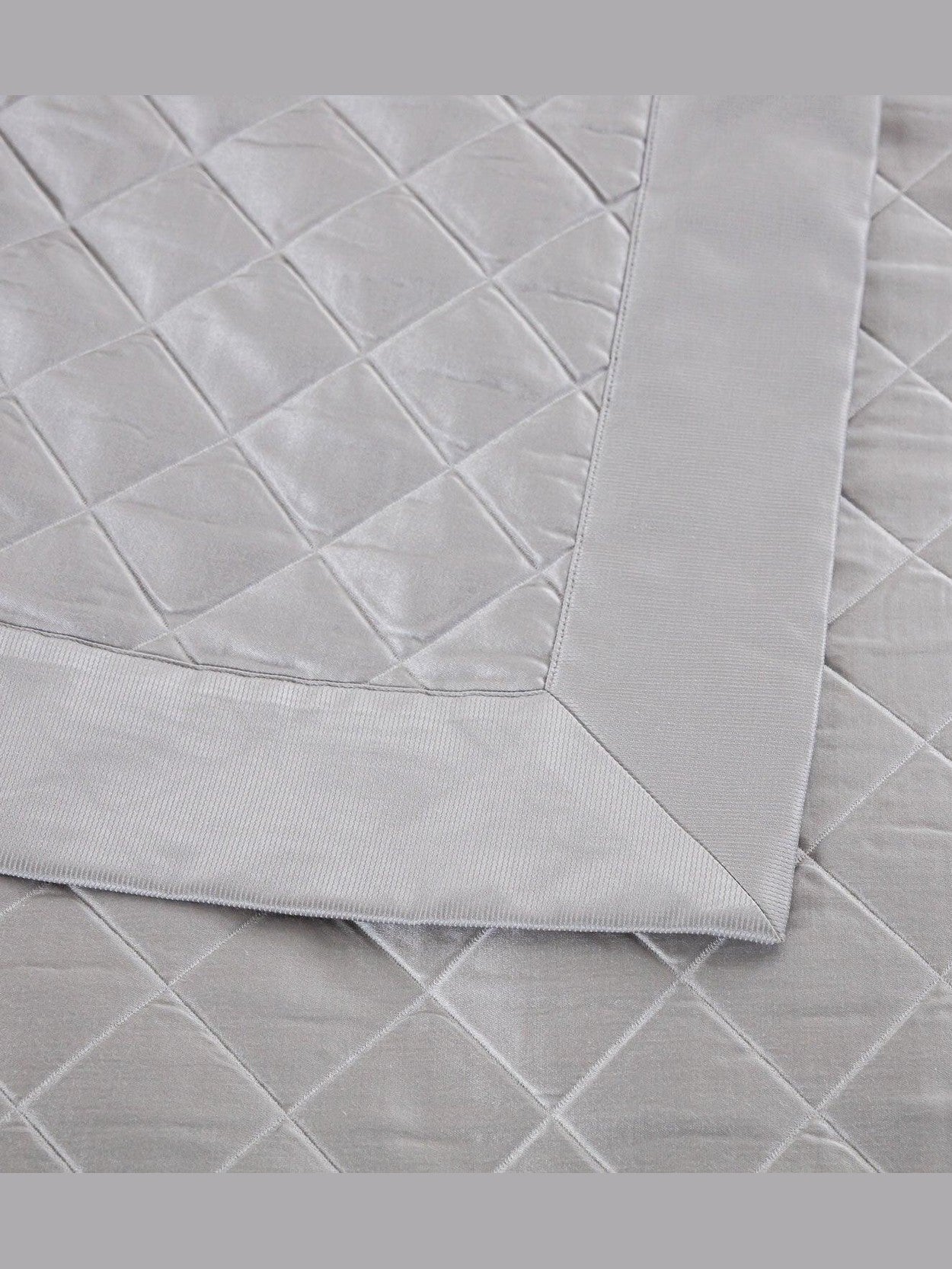 Lozenge light quilt bedspread
