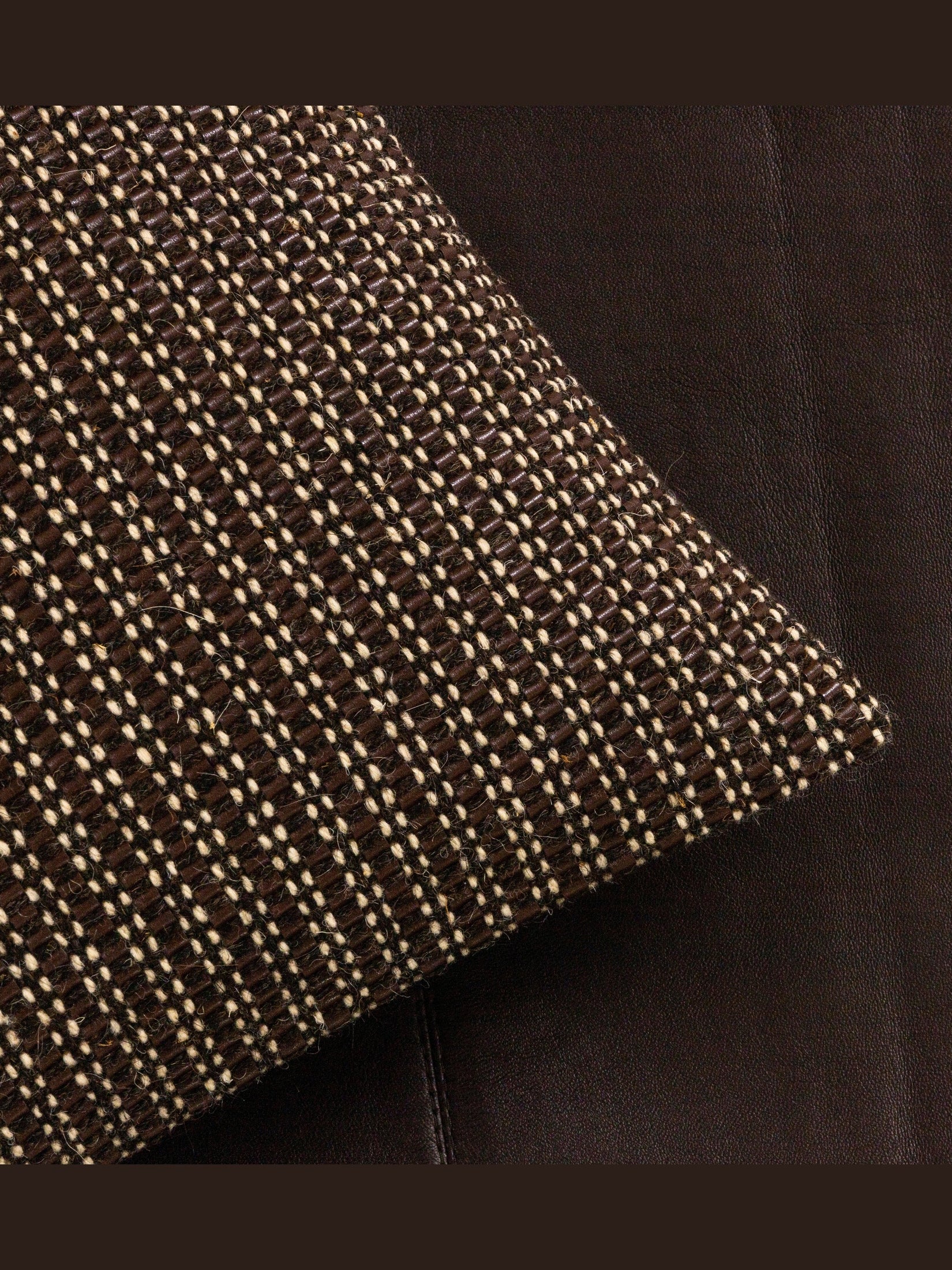 Lux.intreccio leather cushion