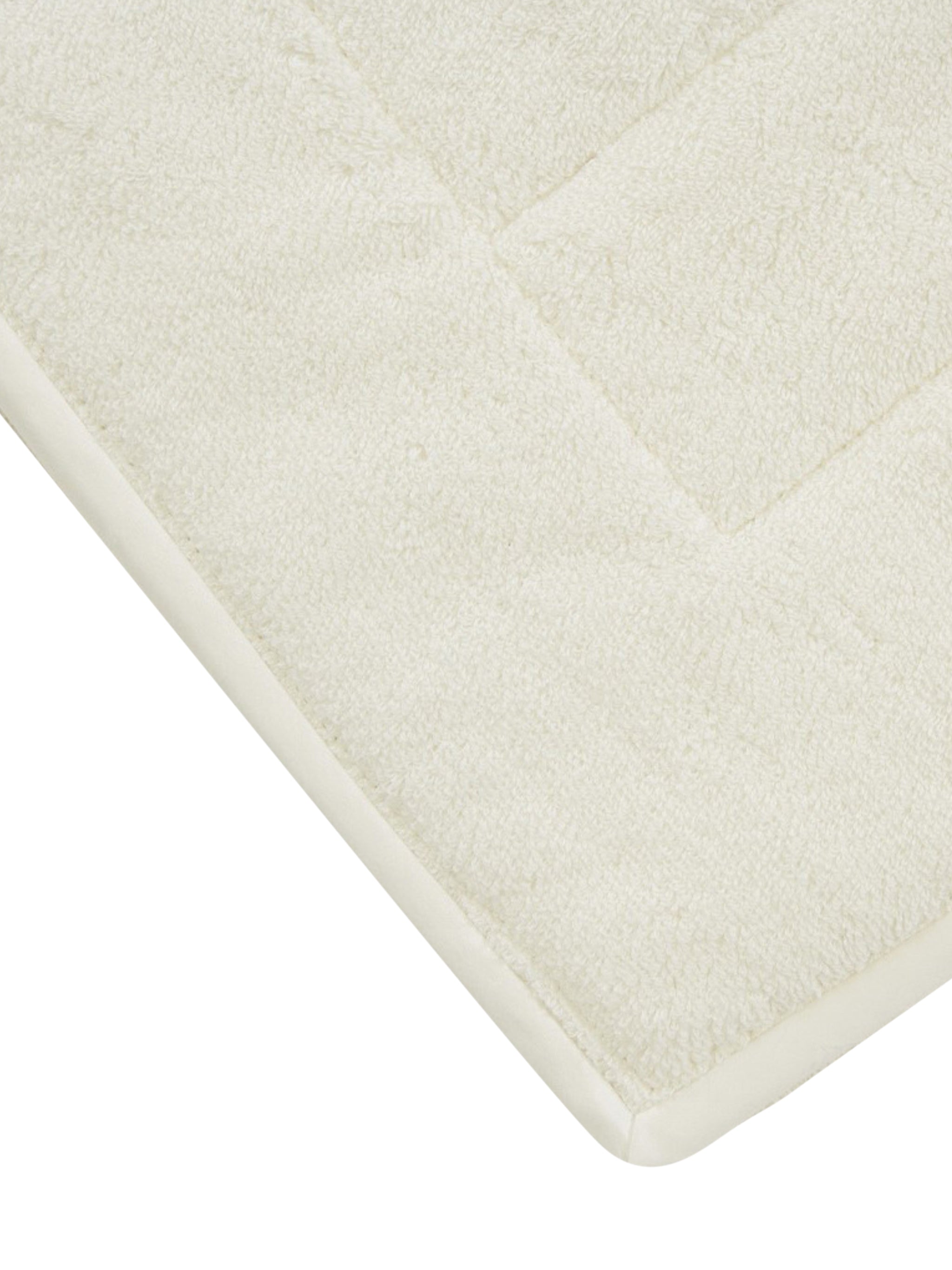 Plush bath mat