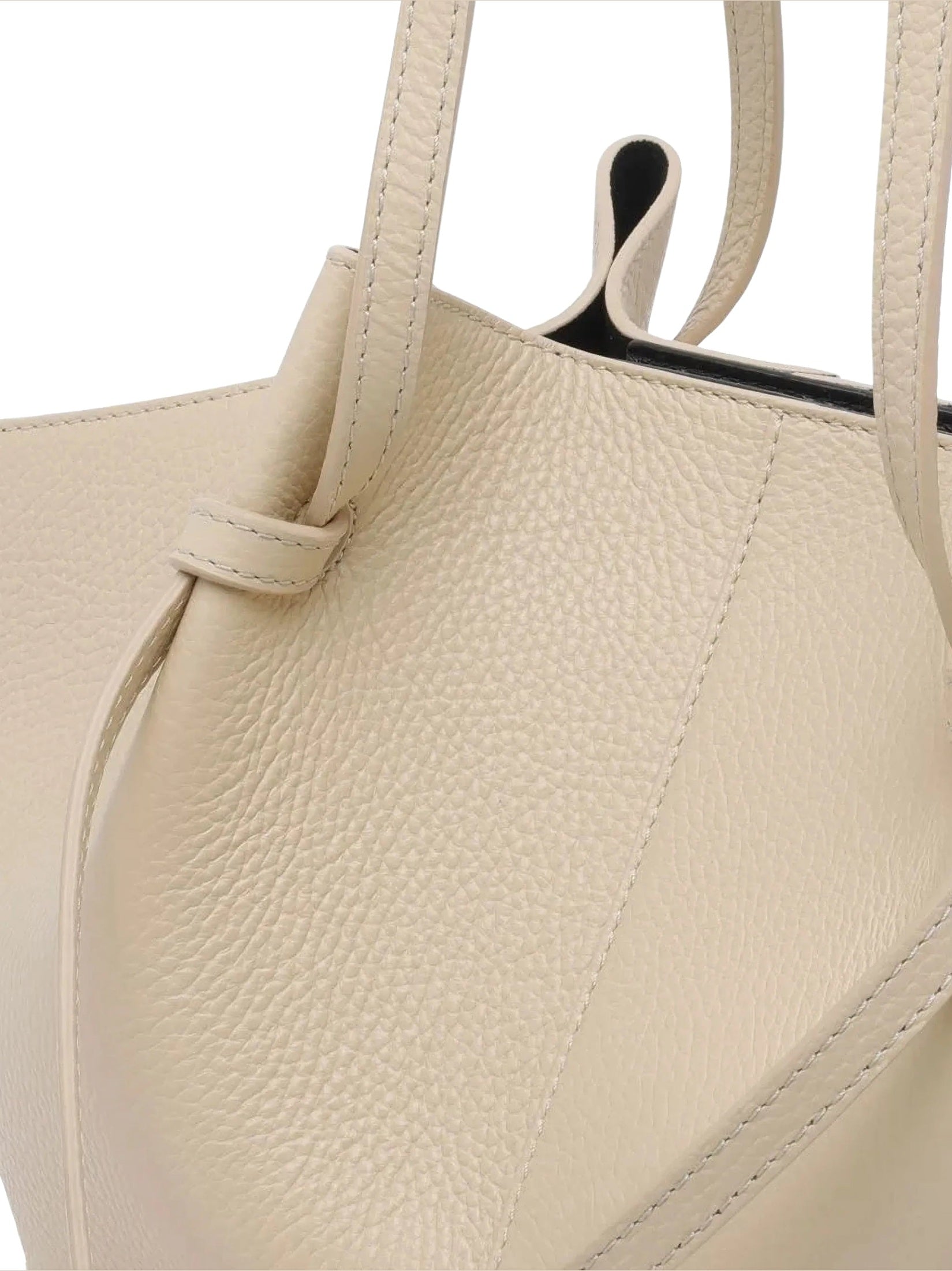 Mochi pebble grain leather