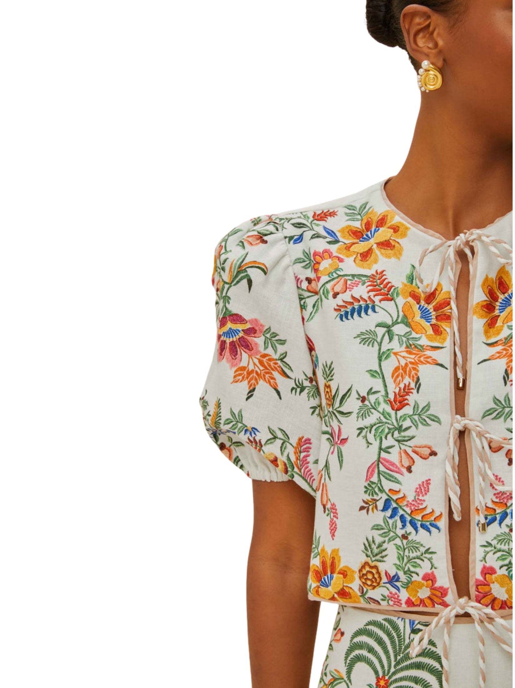 Delicate forest scarves off-white blouse short sle