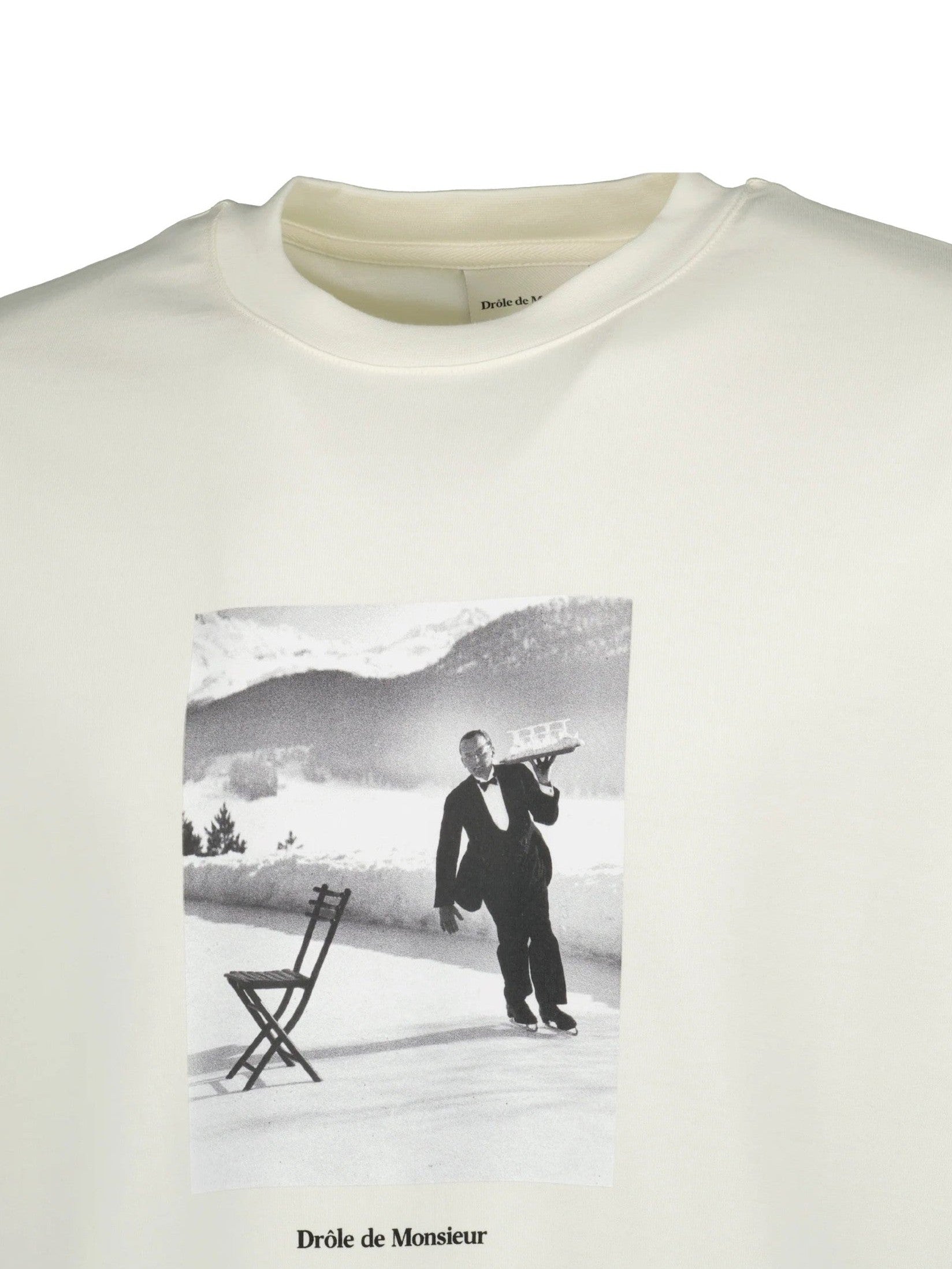 Le t-shirt ice skating waiter
