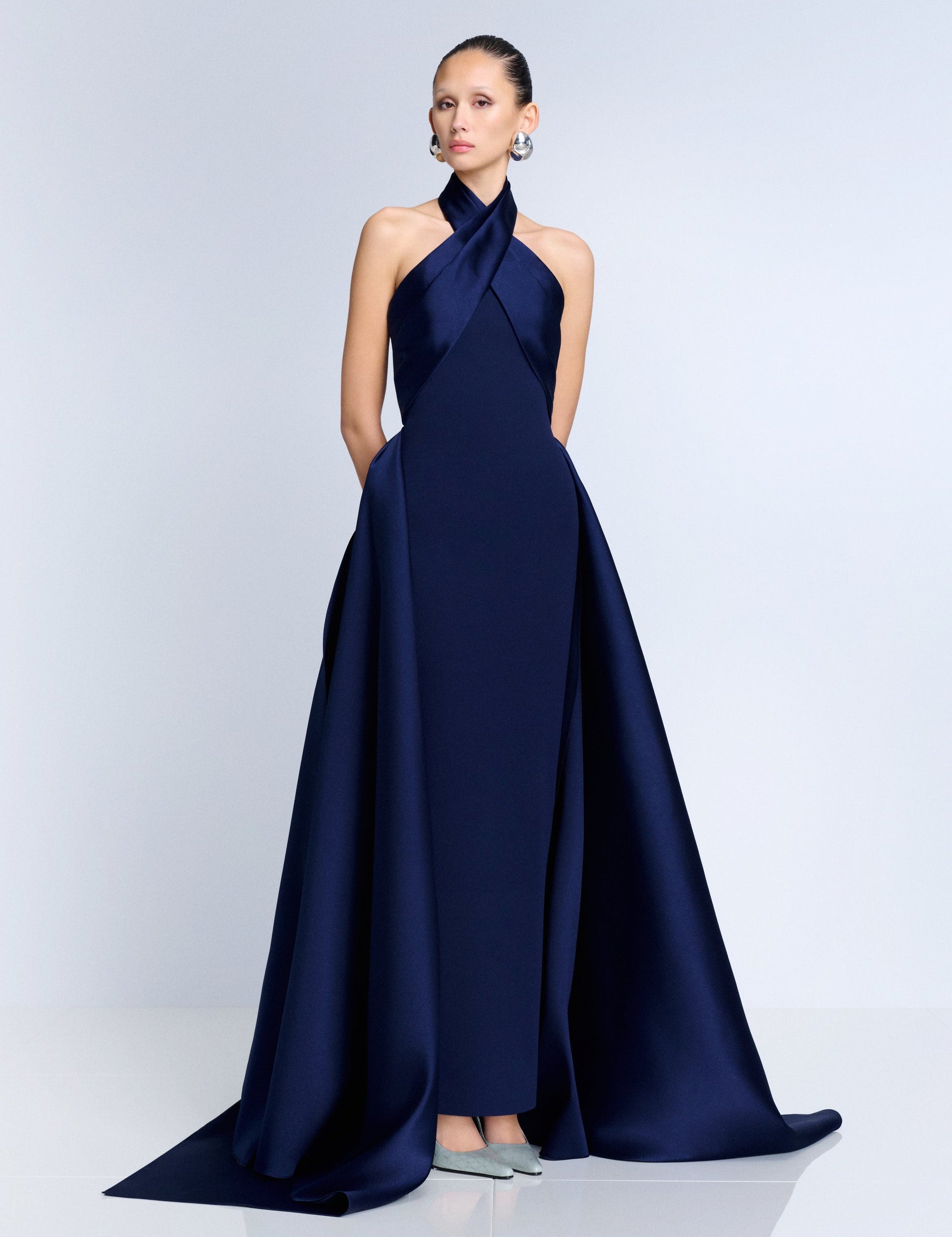 3_OS49032_RUMI_MAXI_DRESS_NAVY_020_F_1944x_09fe118f-69a9-4e60-94eb-8371620ba2a8.jpg