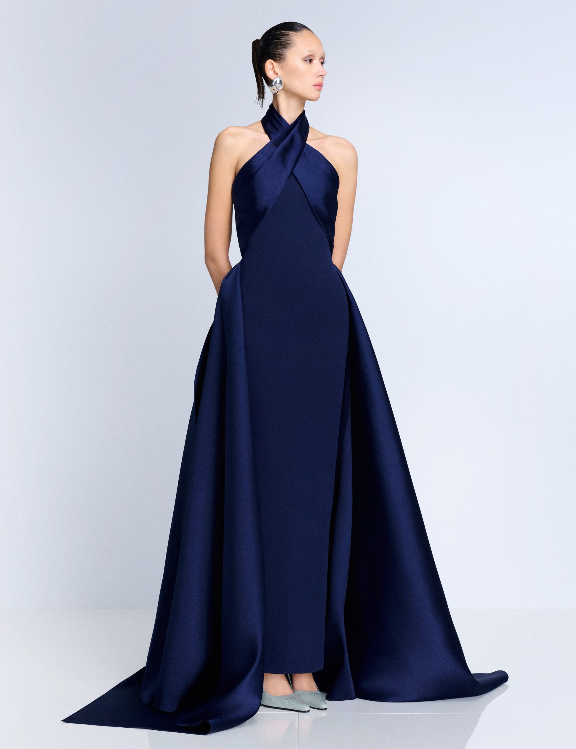 3_OS49032_RUMI_MAXI_DRESS_NAVY_022_F_1944x_37301e07-1dec-4a56-a347-b76cd70af2ab.jpg