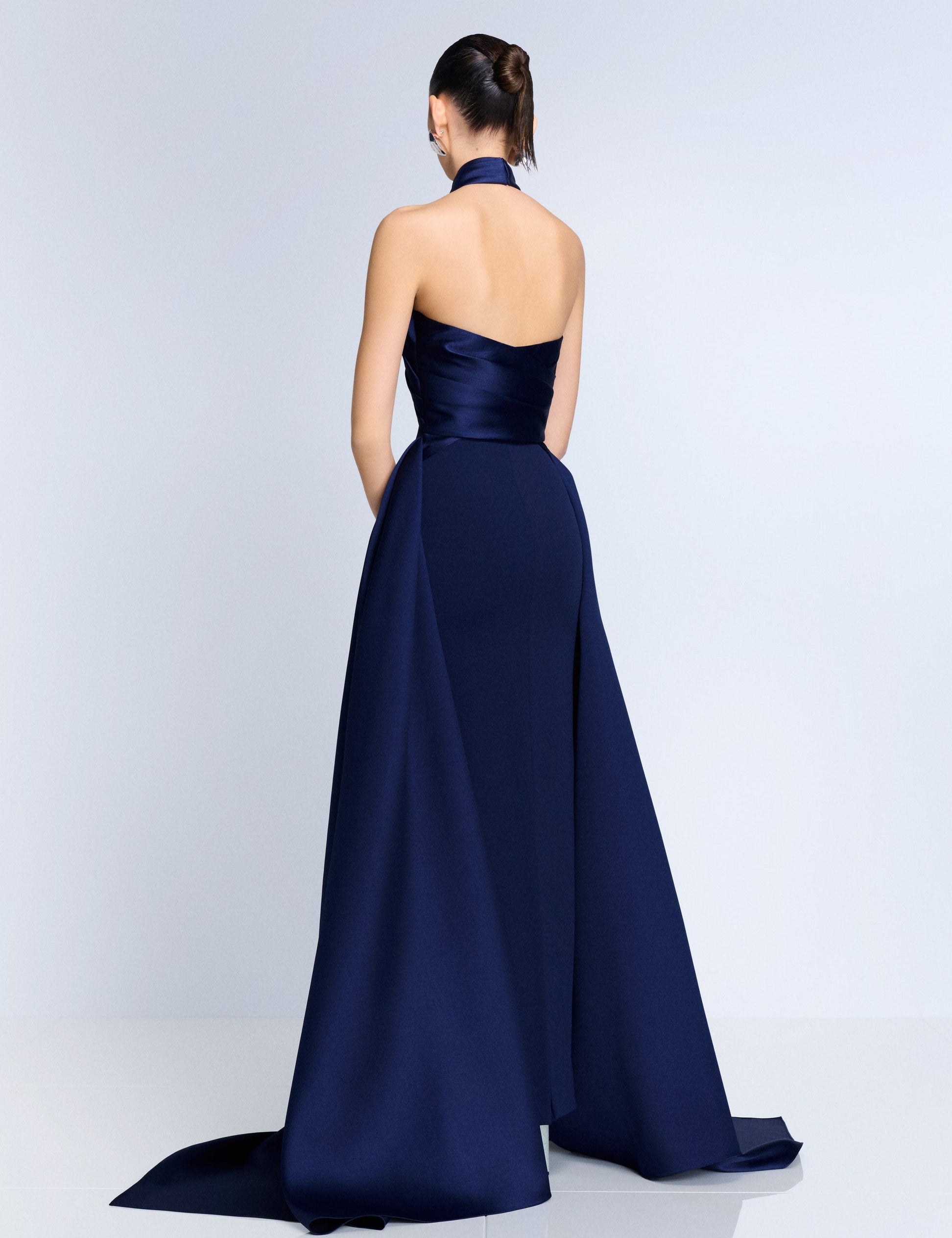 3_OS49032_RUMI_MAXI_DRESS_NAVY_038_F_1944x_45a0f8ae-8f0b-4a1b-8e95-5160eba8aca5.jpg