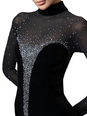 Fitted dress with central crystal embroidery.