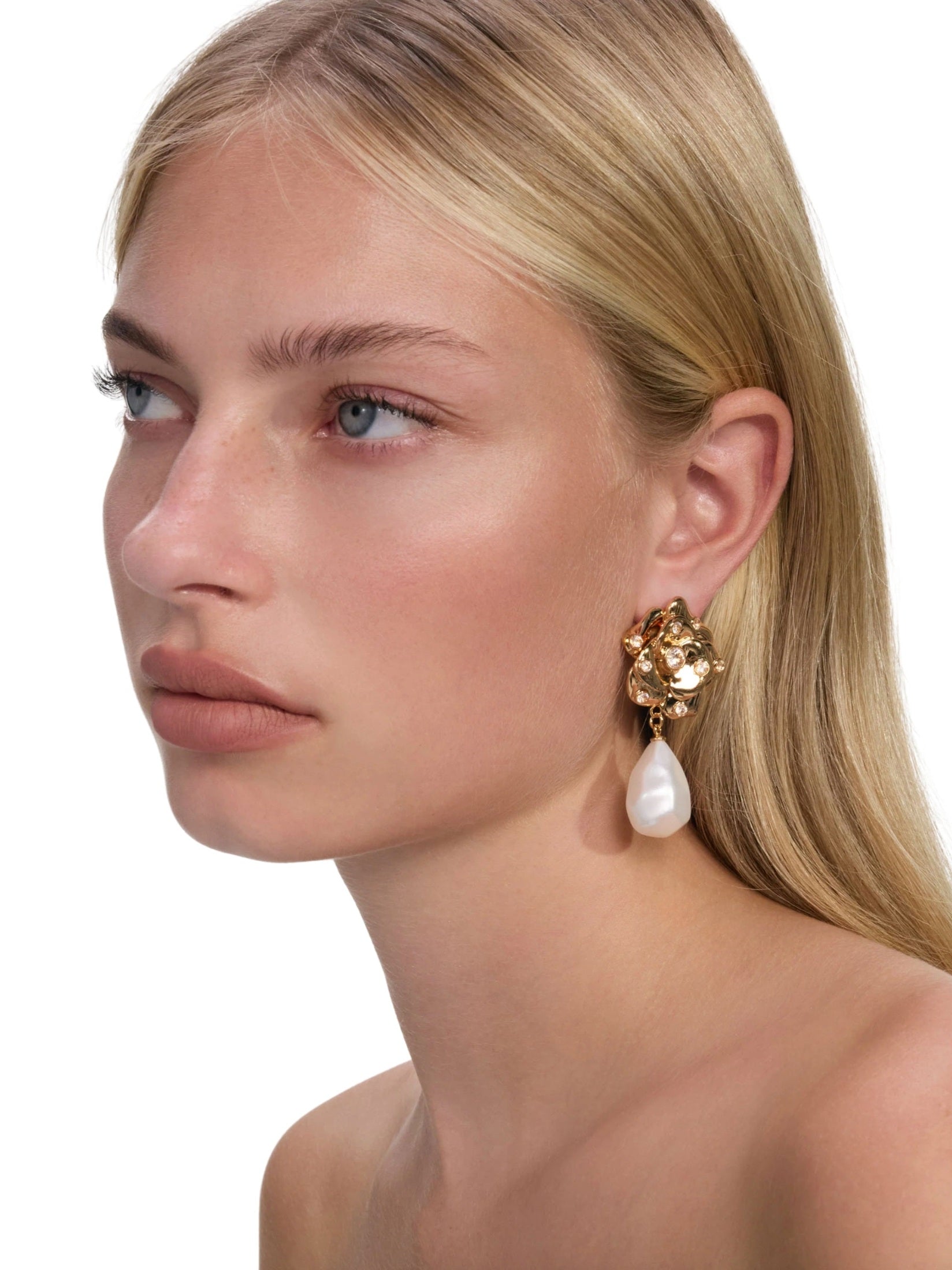 Gold flower pearl earrings
