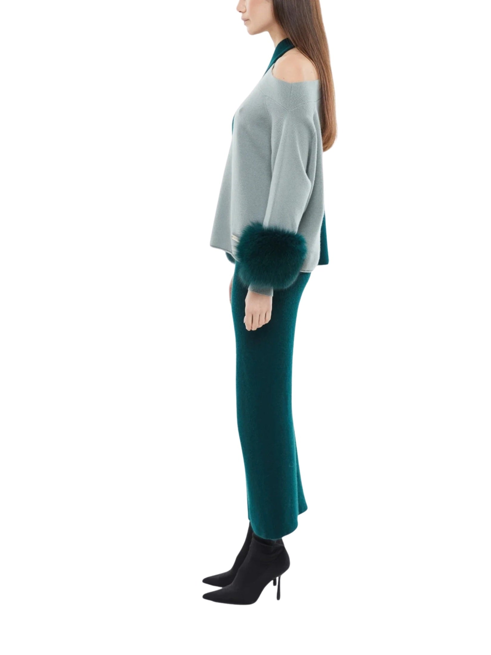 The criss cross sweater with cuffs in meadow & emerald
