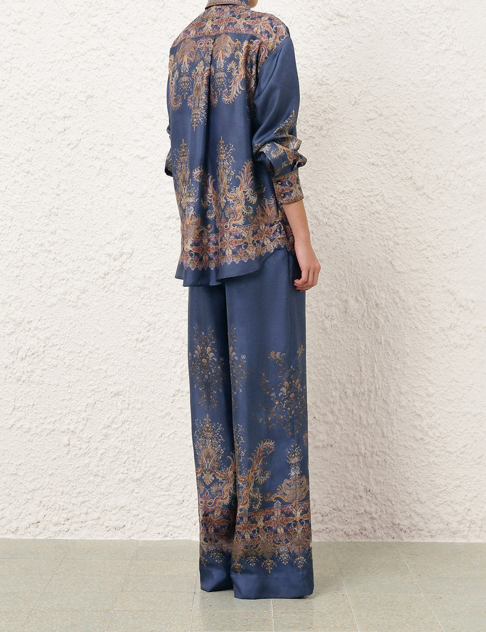 4.9676tf261.nap.navy-paisley.jpg