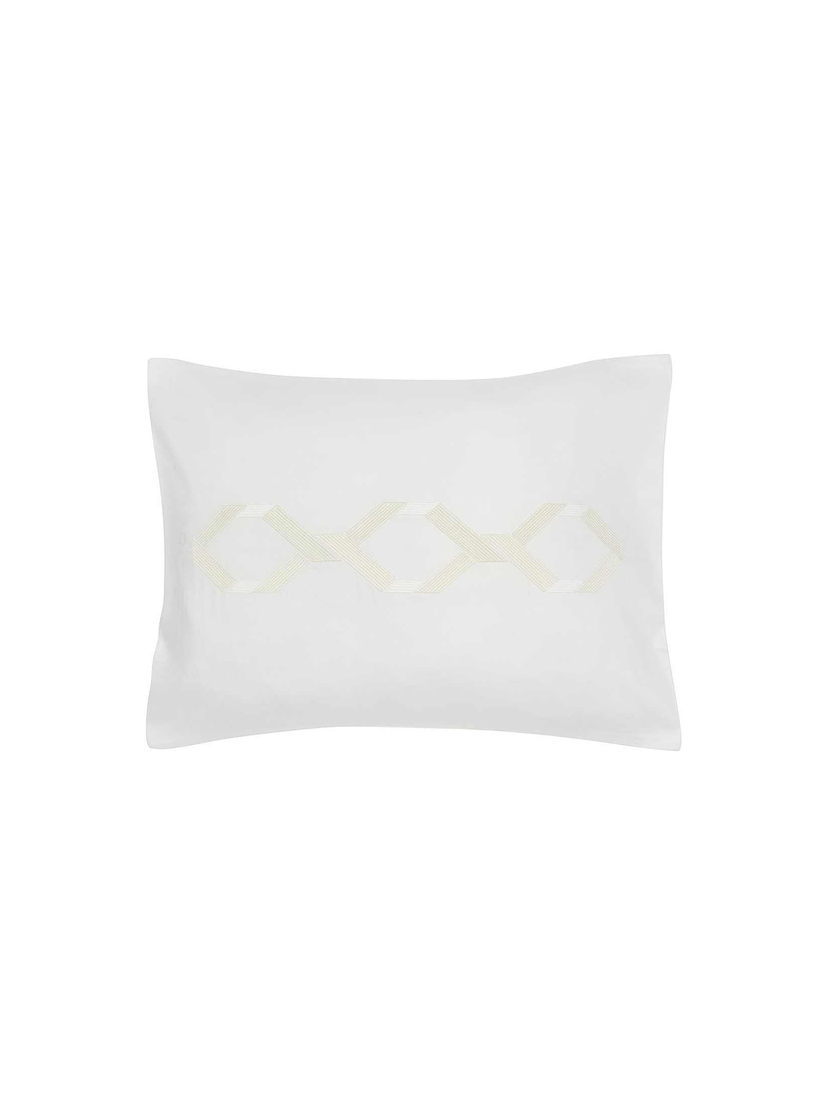 Continuity embroidery sham