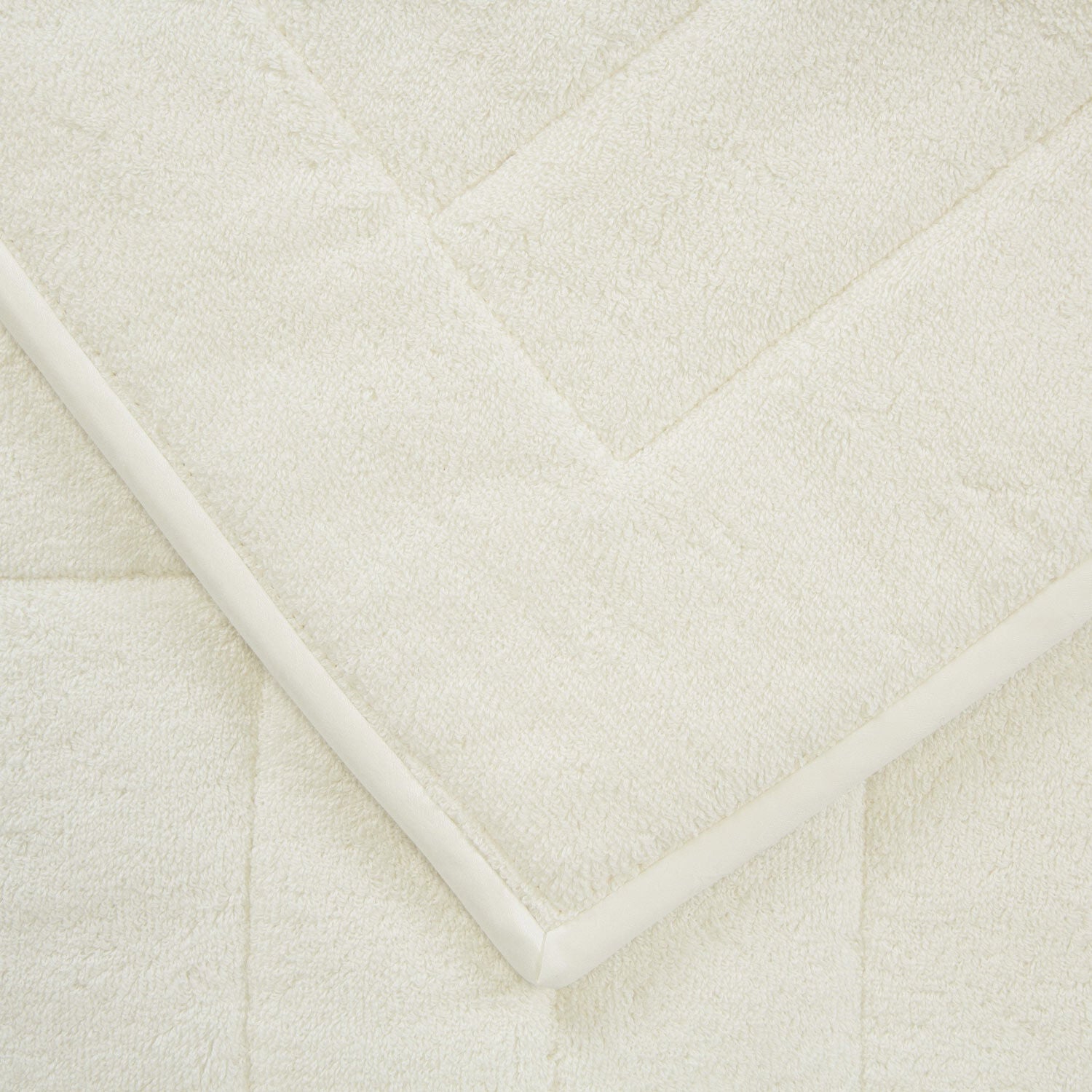 PLUSH BATH MAT